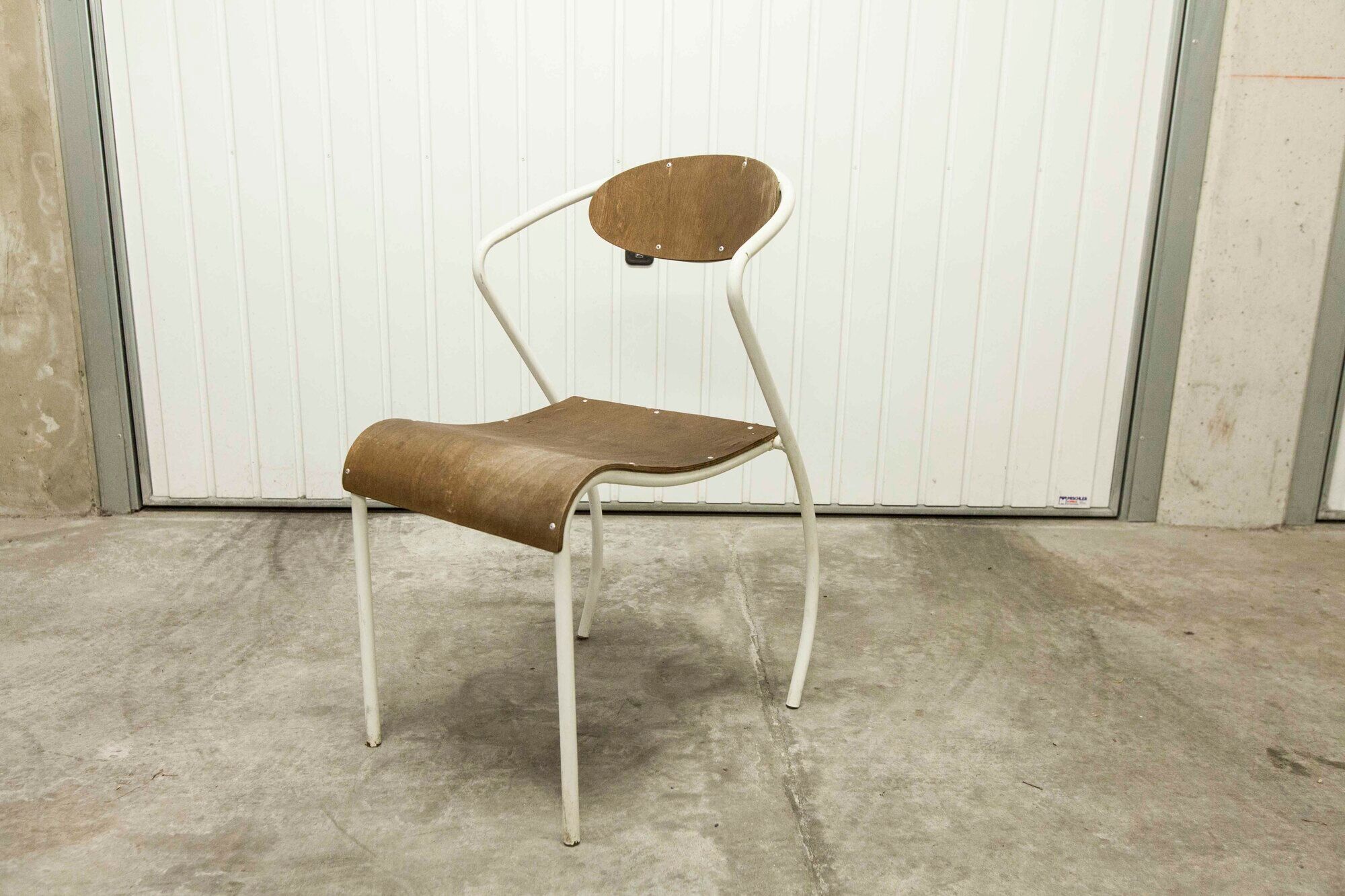 Atypical chair of the 70s metal and wood