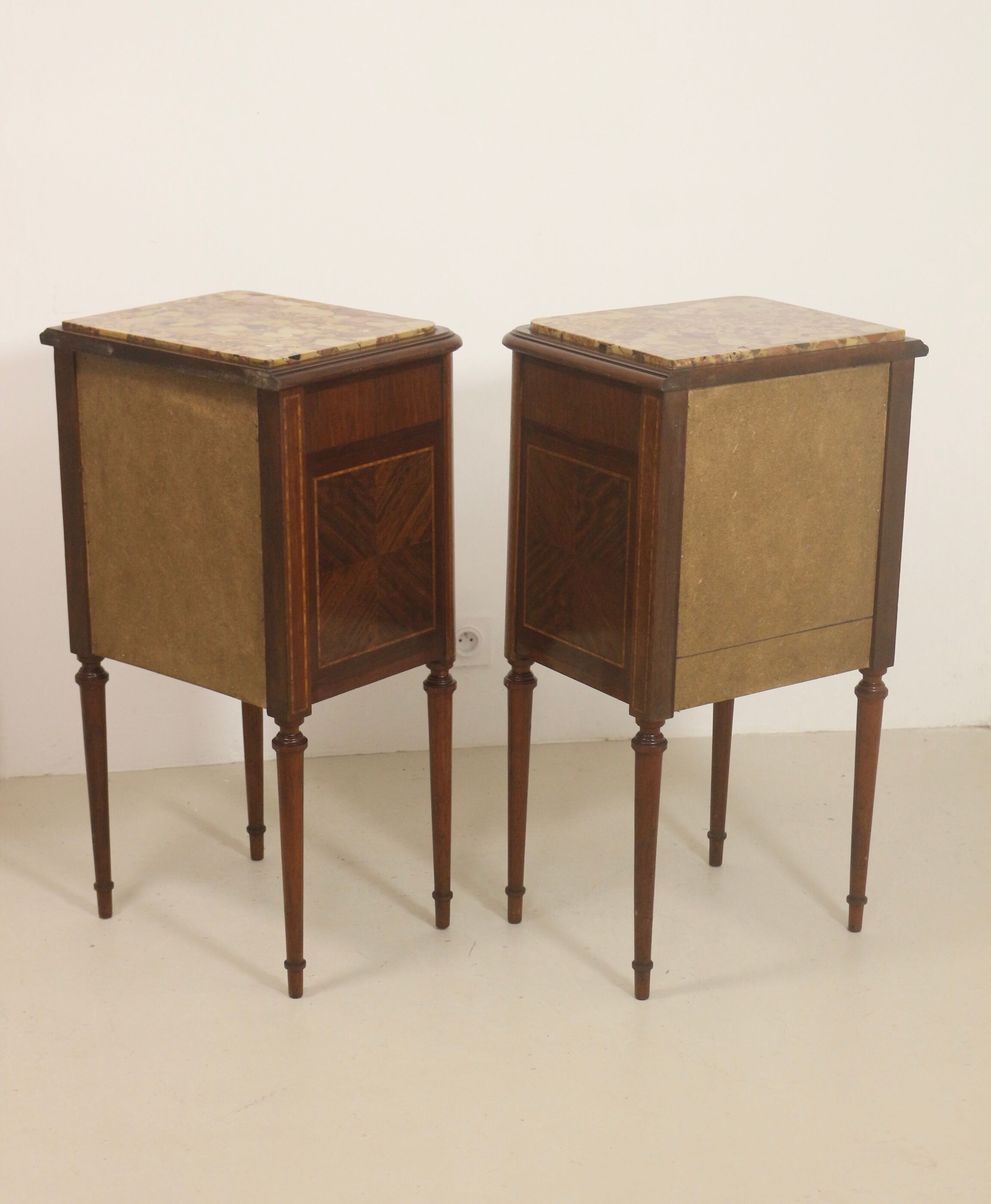 Pair of marquetry bedside tables decorated in marble façade Brèche d'Aleppo. Ref Toulouse.