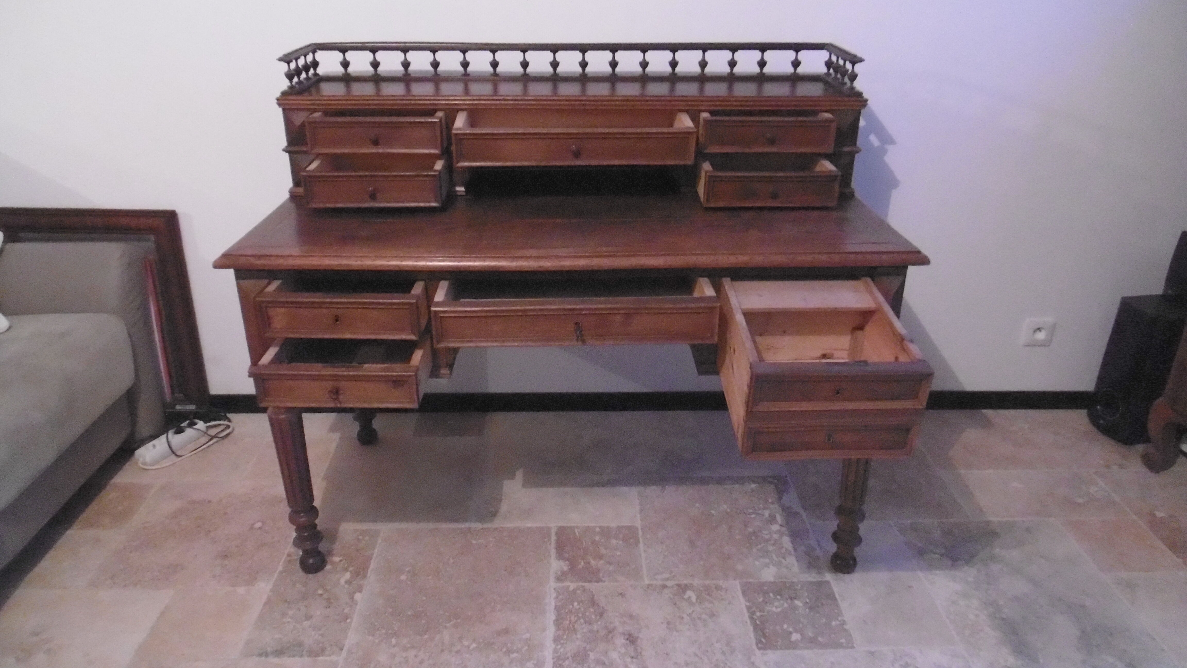 Old desk style Henri II with his gallery