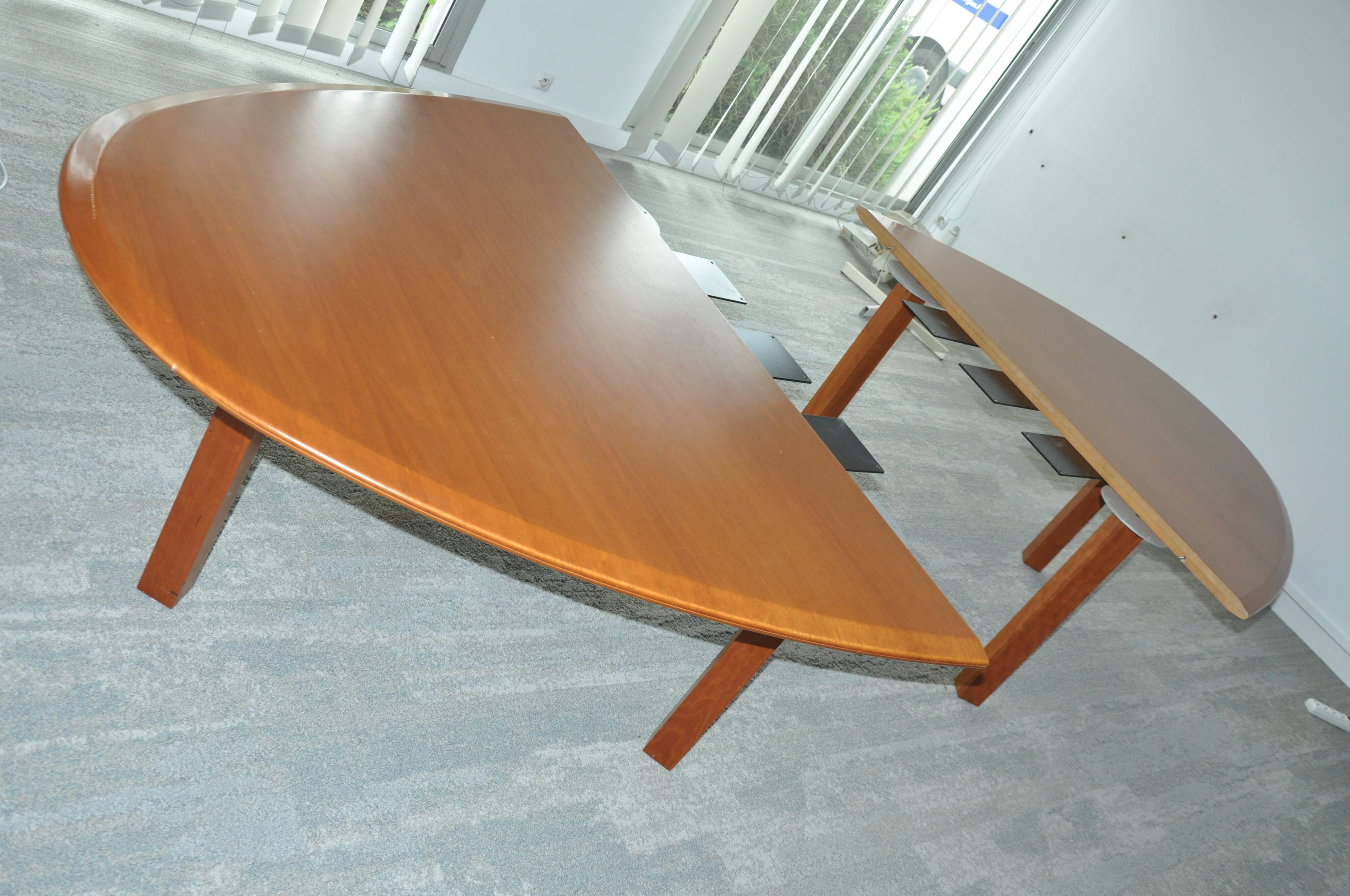 Grande table de conférence