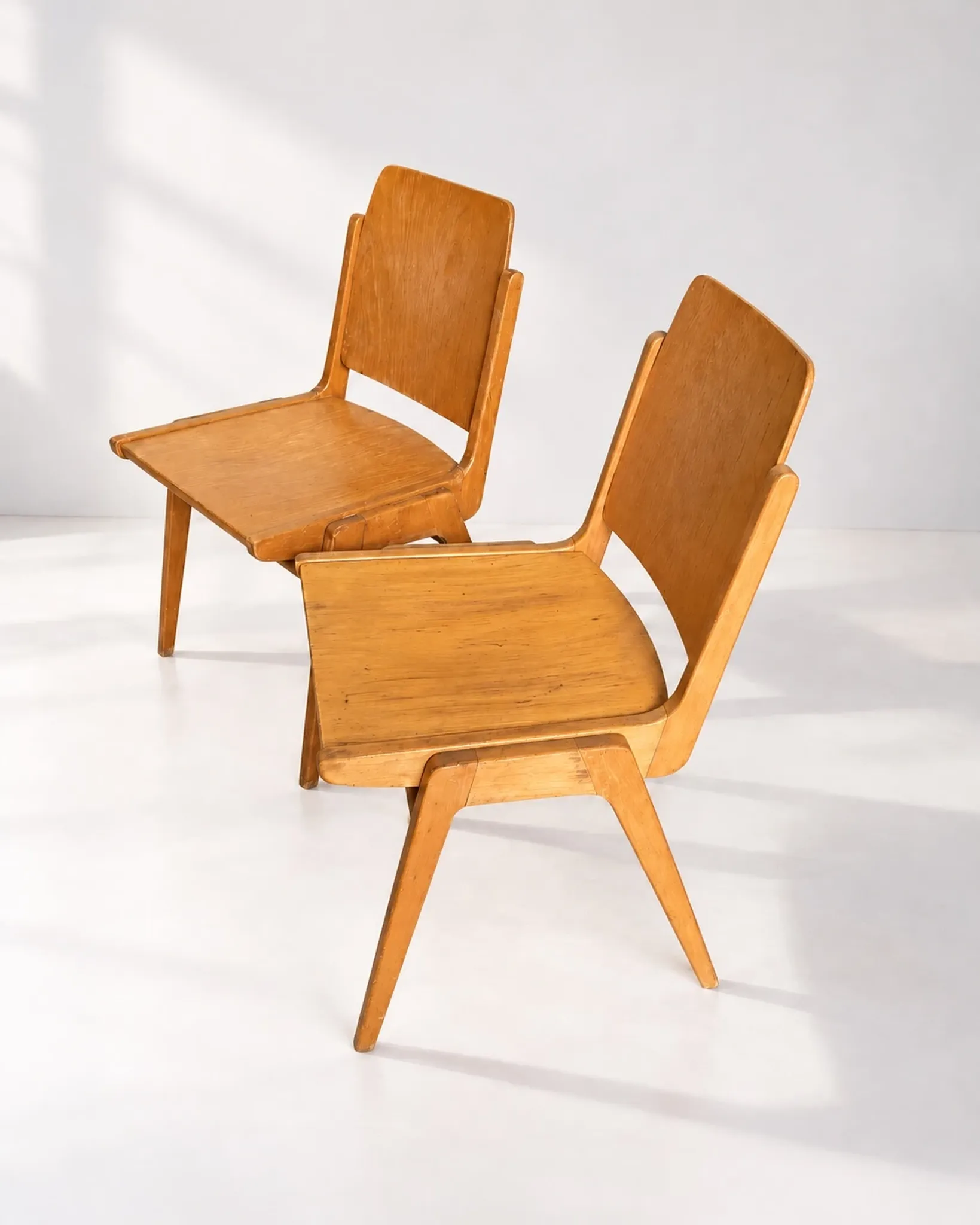 Ensemble de 4 chaises empilables "Austro" par Franz Schuster