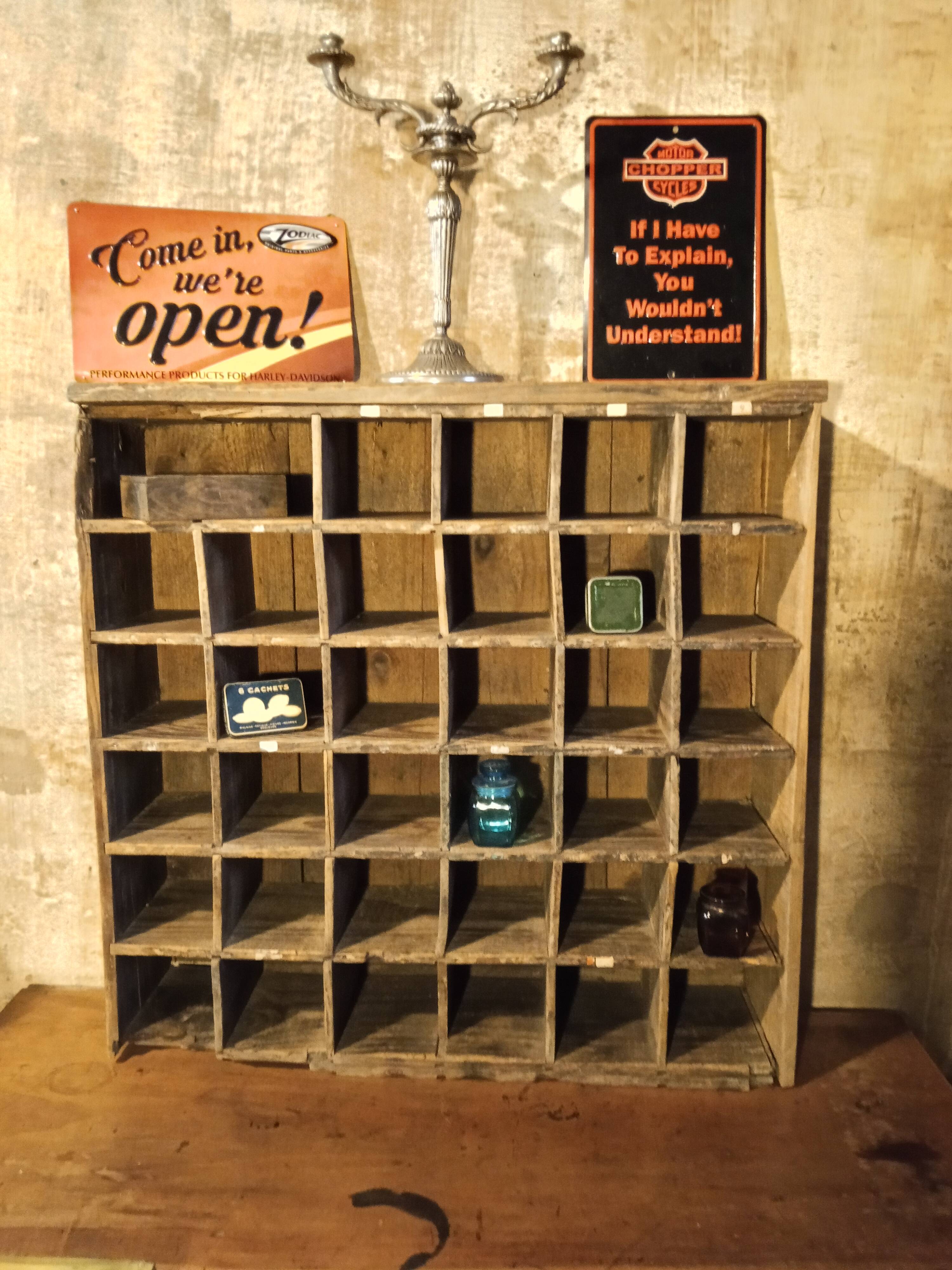 Workshop furniture with compartments