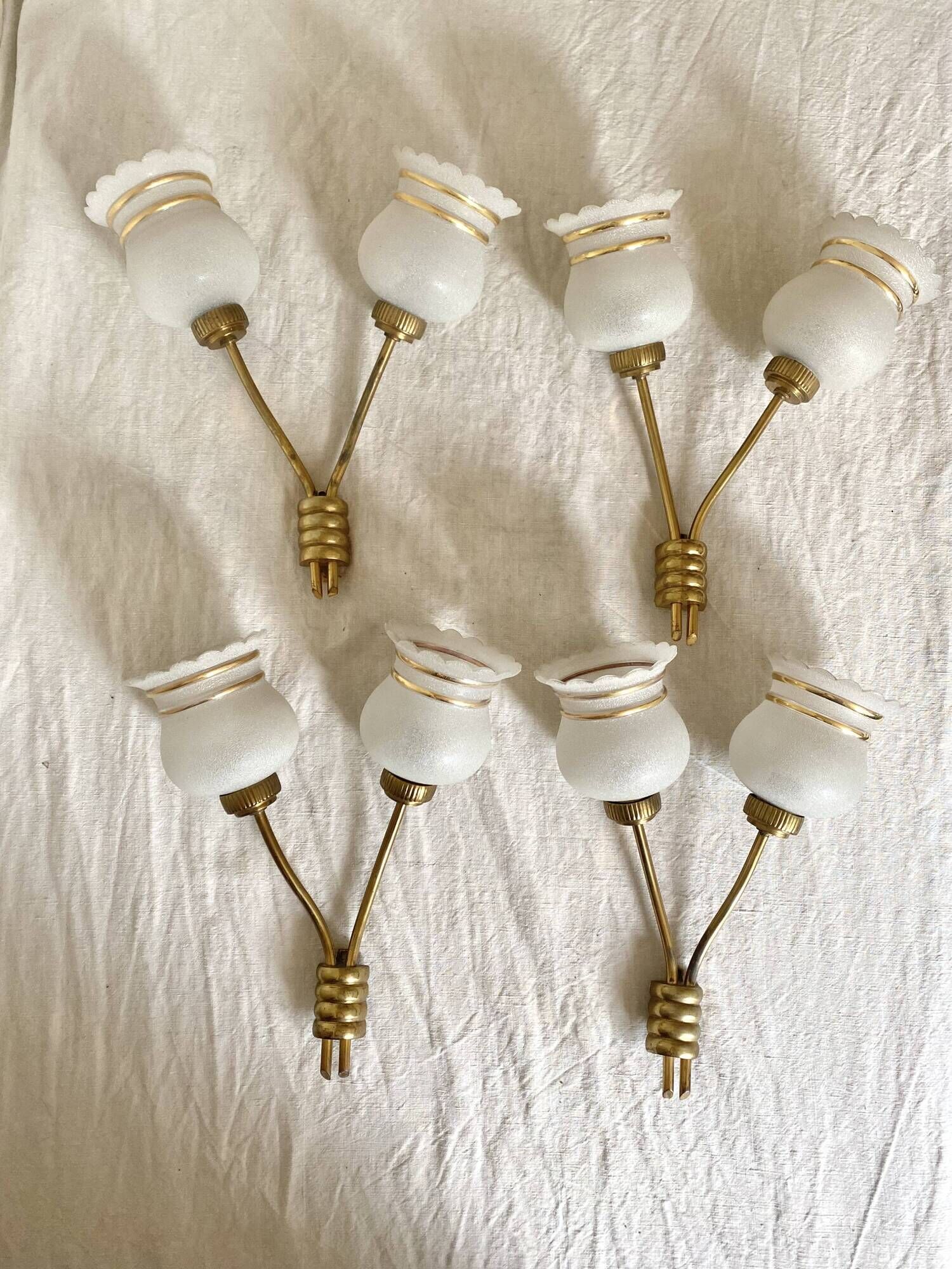 Set of 4 double wall lights in brass and frosted glass