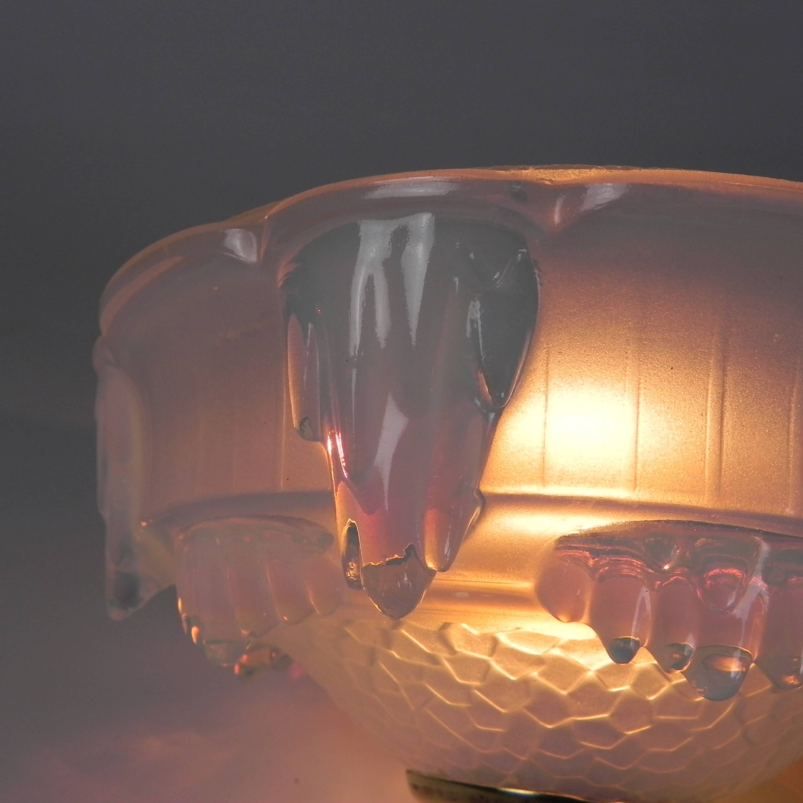 Art Deco wall lamp in opalescent glass, 1930s