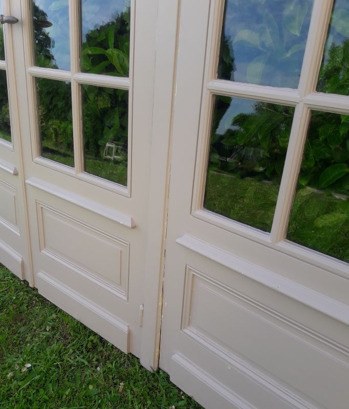 Double door glass partition