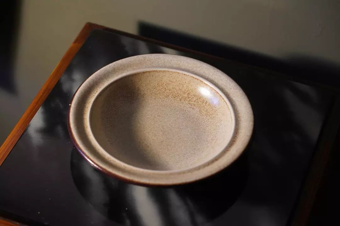 4 hollow ceramic plates