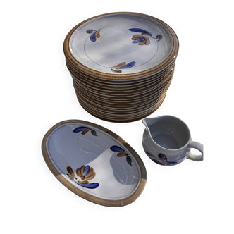 Service of flat plates Boch Keramis La Louvière Belgium for 19 settings.