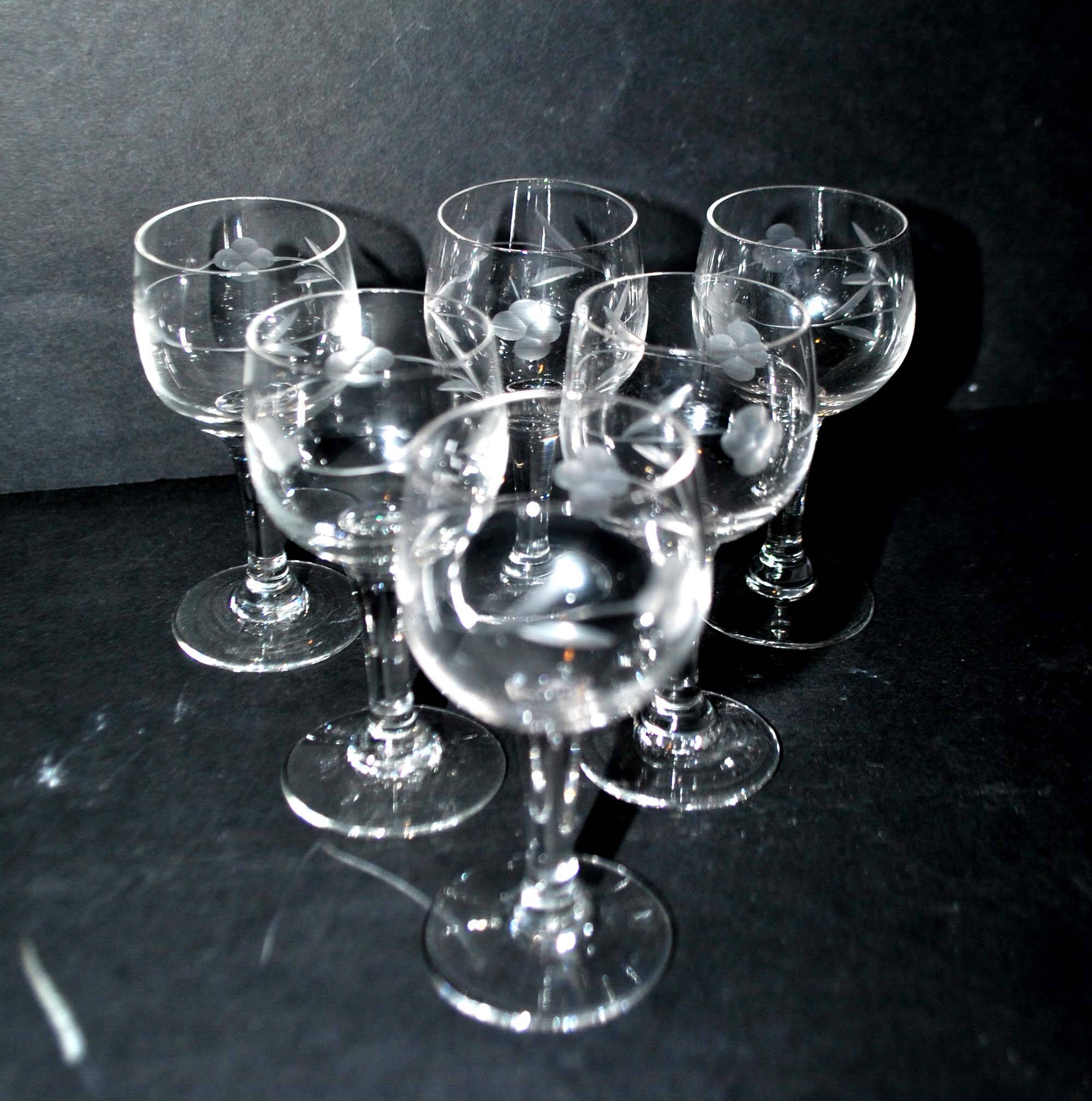 Set of 6 vintage schnapps liqueur glasses with Alsatian balloons in engraved glass
