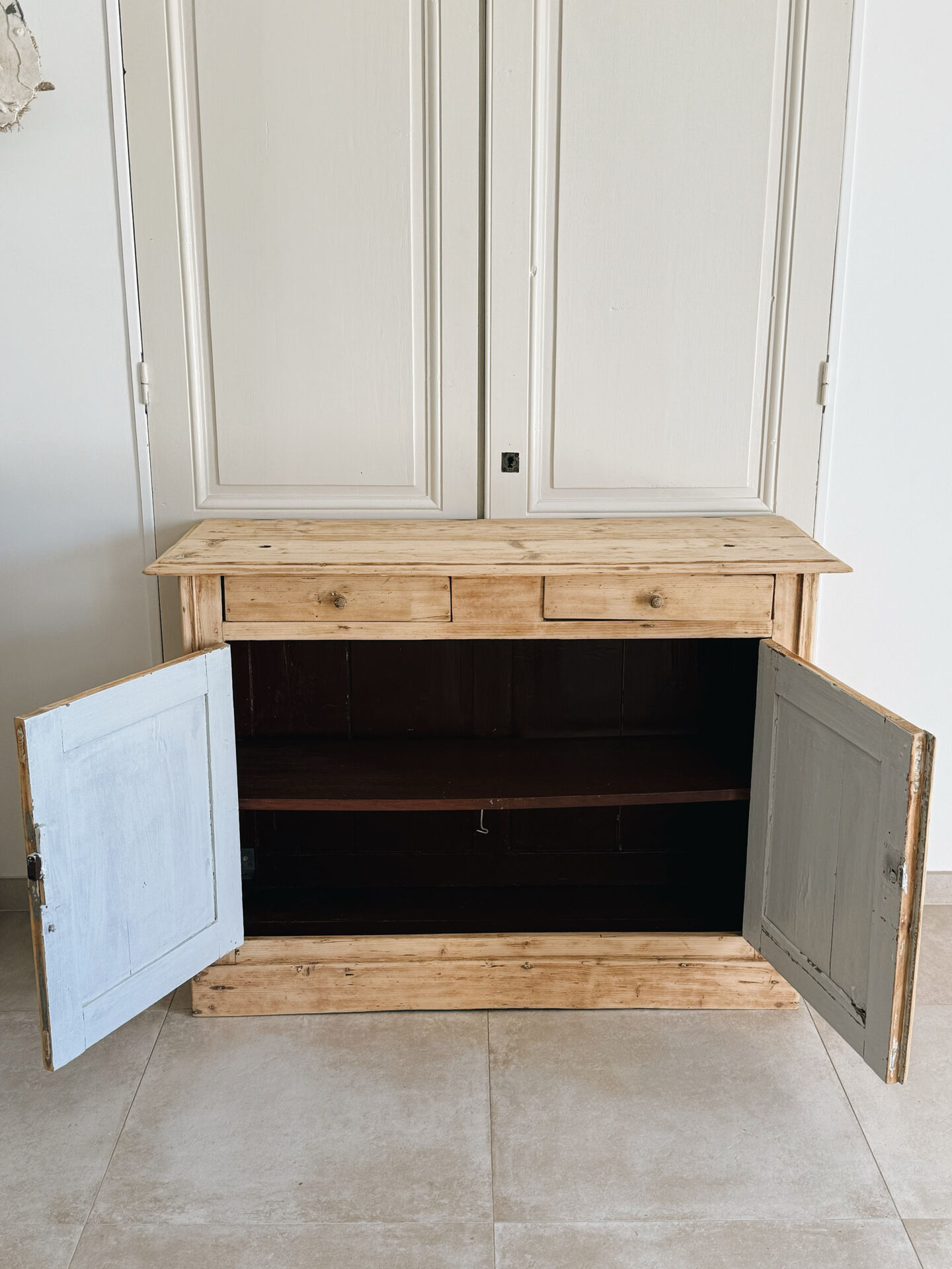 Buffet parisien en bois clair