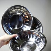 Set of 3 vintage stainless steel bowls from the 1980s.
