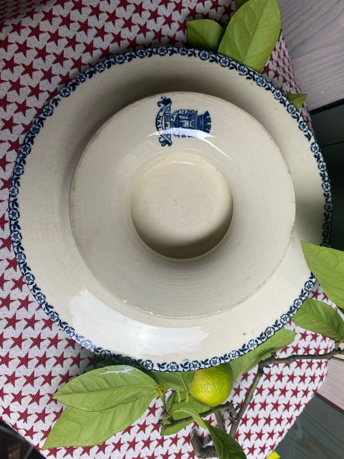 Plate on pedestal stamped Gien, Mai model
