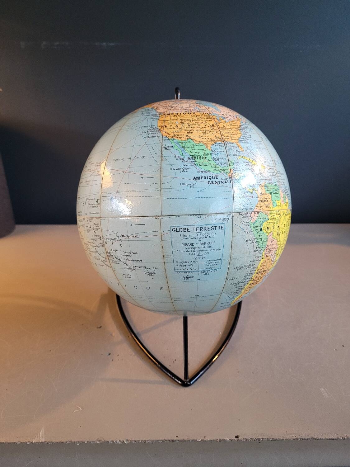 Globe terrestre Girard et Barrère des années 50-60 piètement string