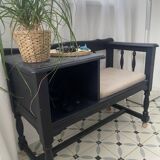 TELEPHONE TABLE ENTRANCE