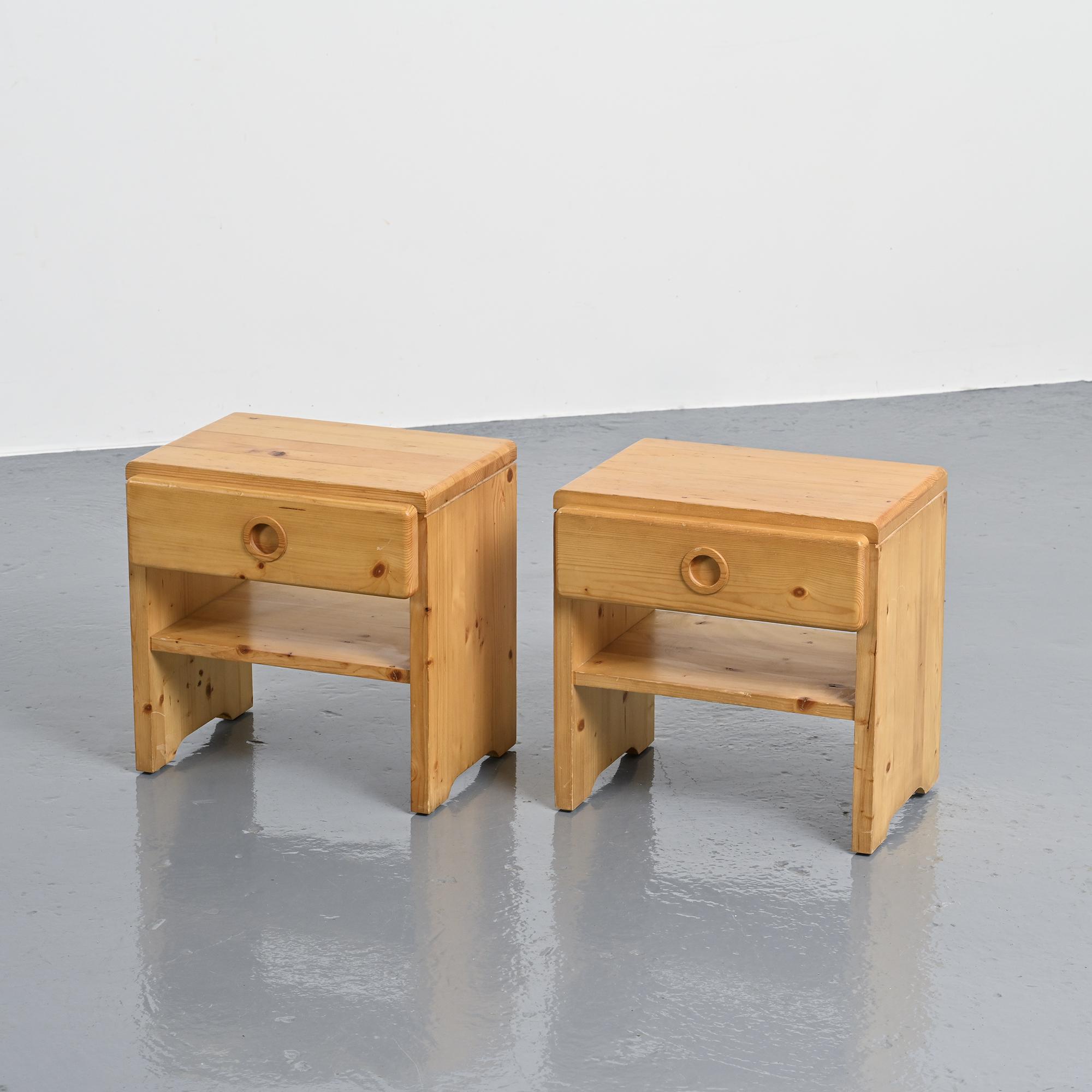 Pair of bedside tables from Arcs in solid pine, circa 1975.