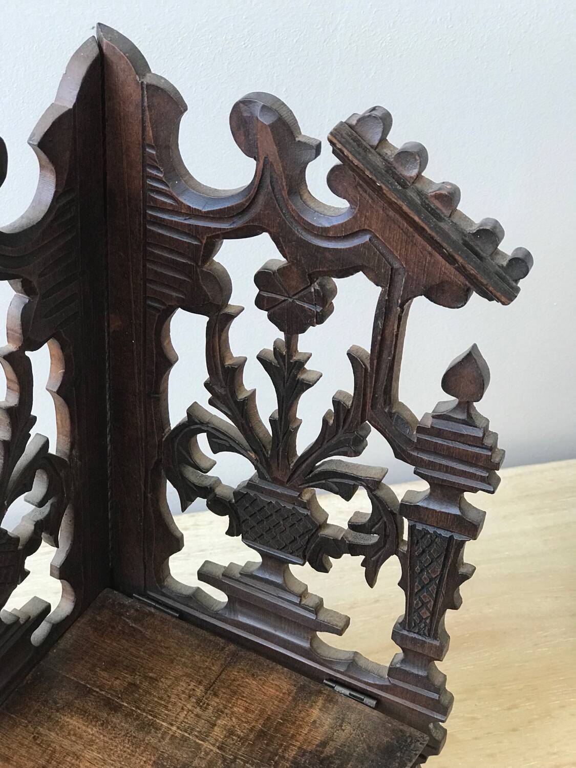 Petite étagère d’angle