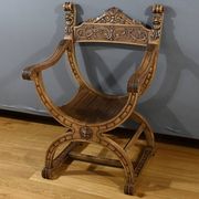 Fauteuil Dagobert en Noyer, style Médiéval – Fin XIXe