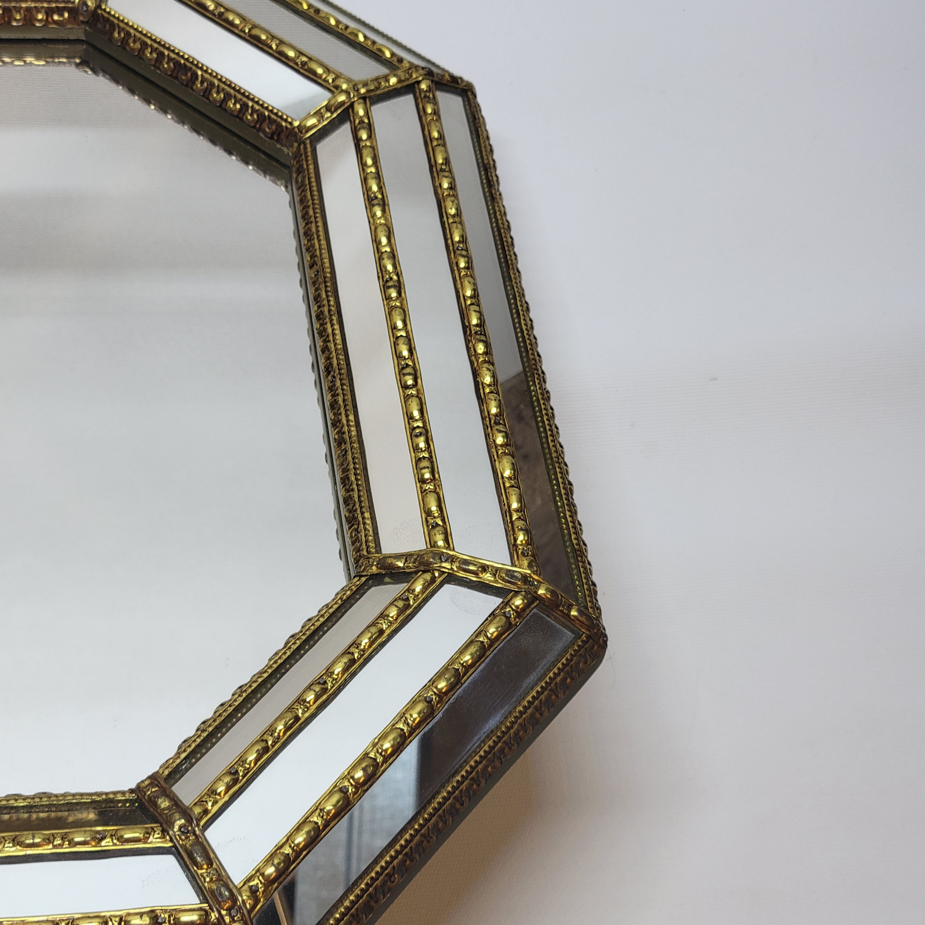 Miroir Mural Octogonal A Facettes Orné De Laiton Style Vénitien
