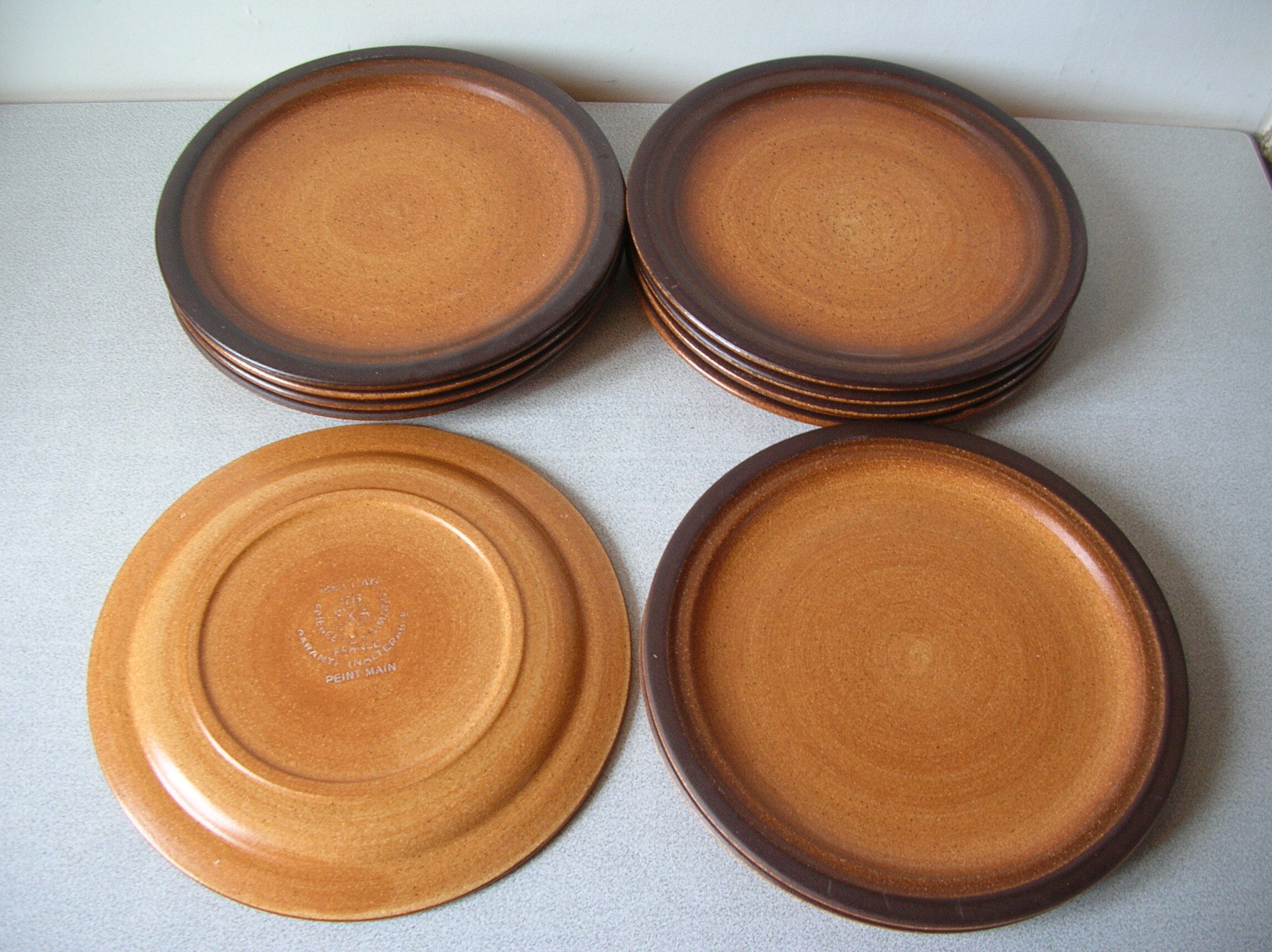 Set of 11 old flat plates in sandstone series Meylan faience St Amand