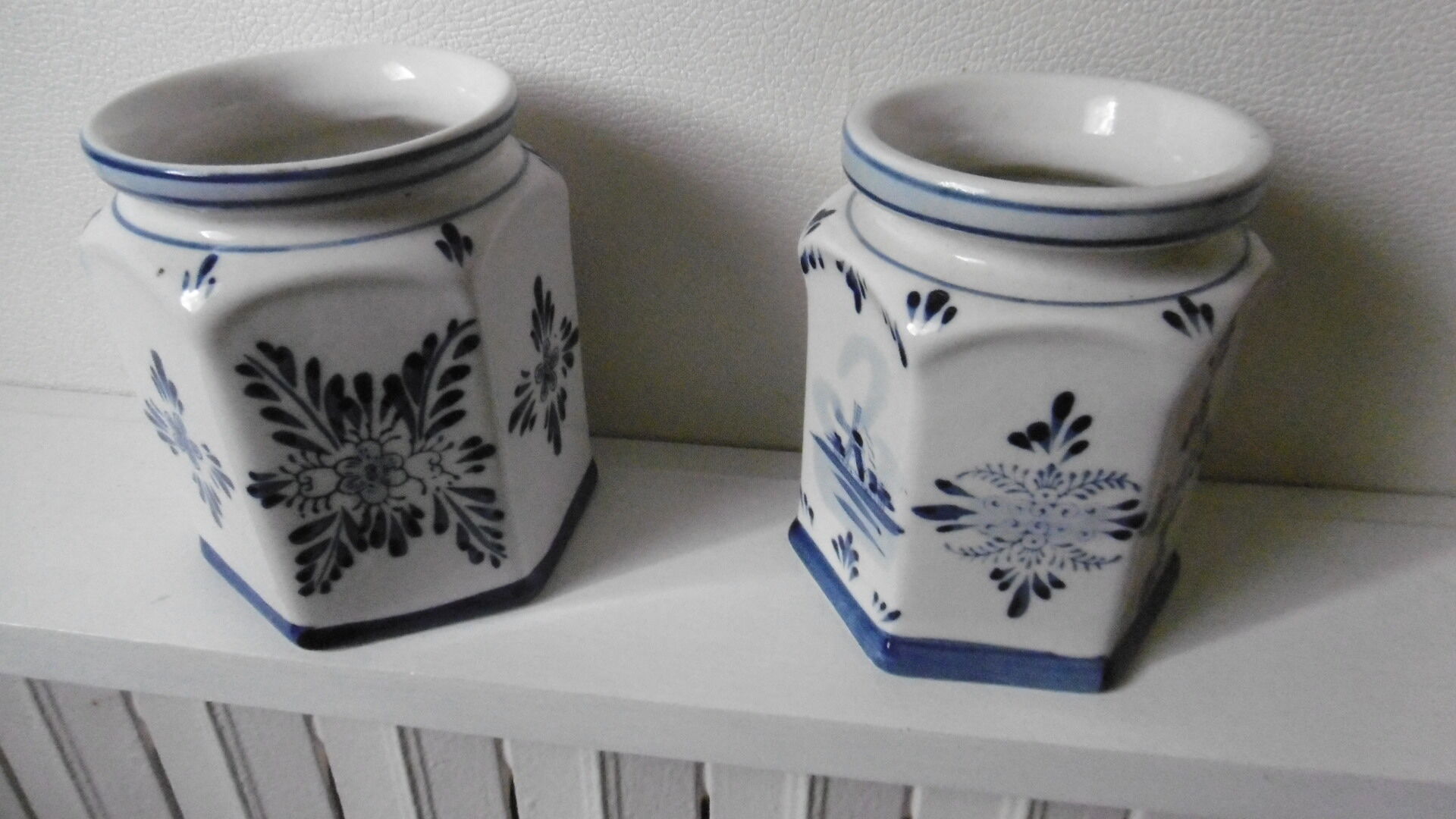 Pair of hexagonal pots old white deft décor