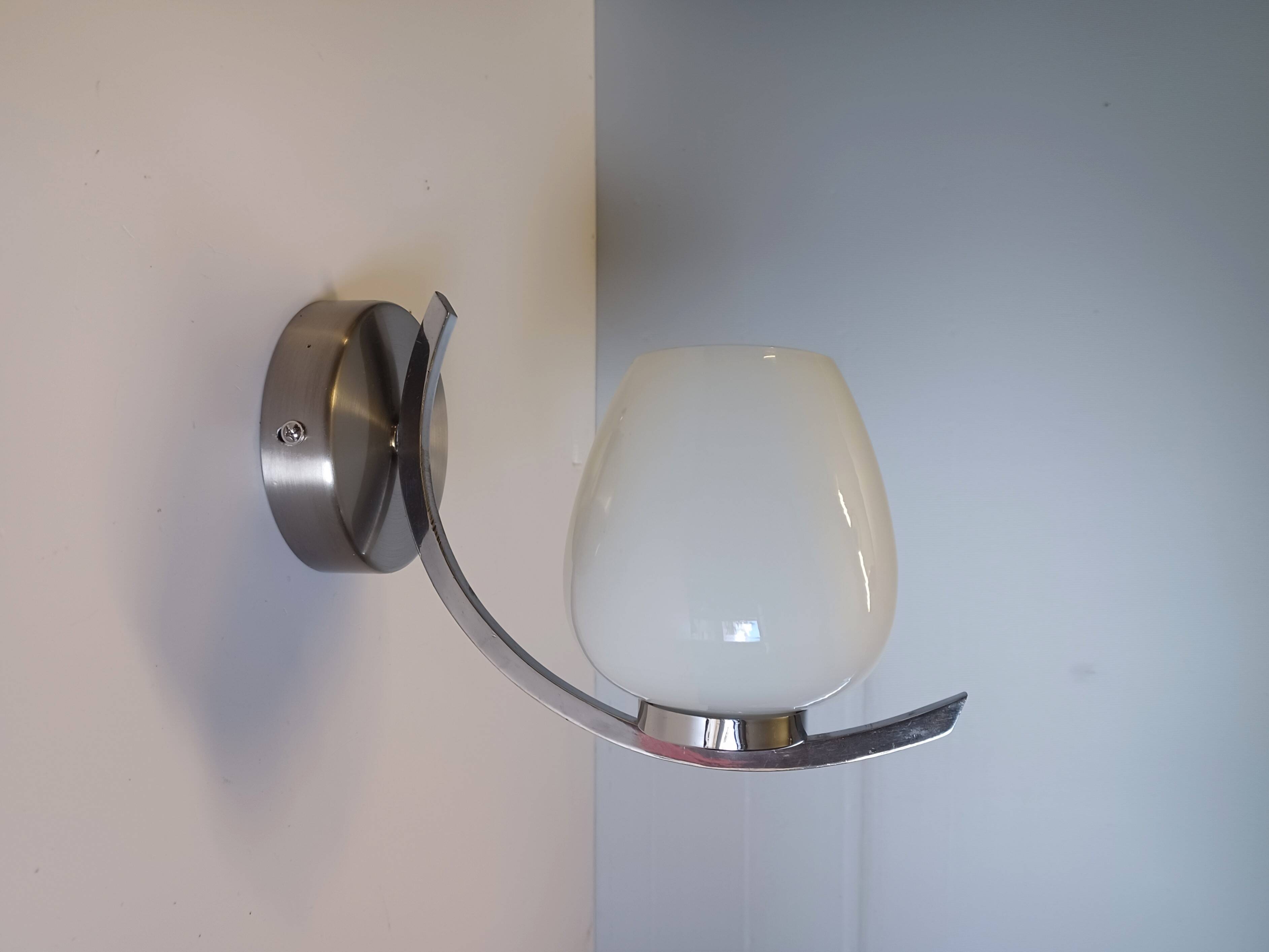 Vintage wall lamp - Chrome and opaline - 1970