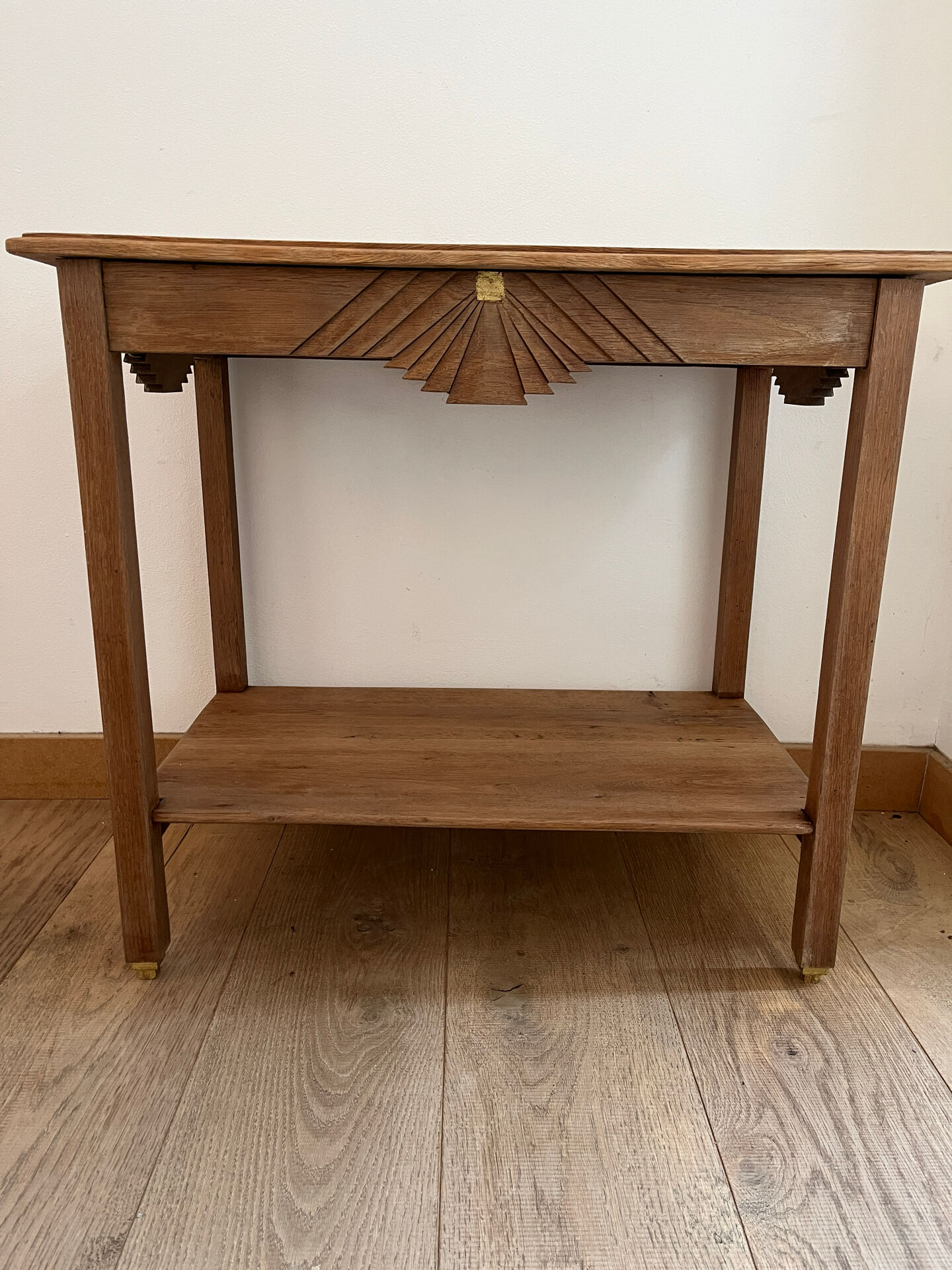 Petite table art deco