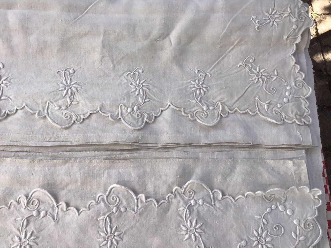 Embroidered linen sheet marked "JP"