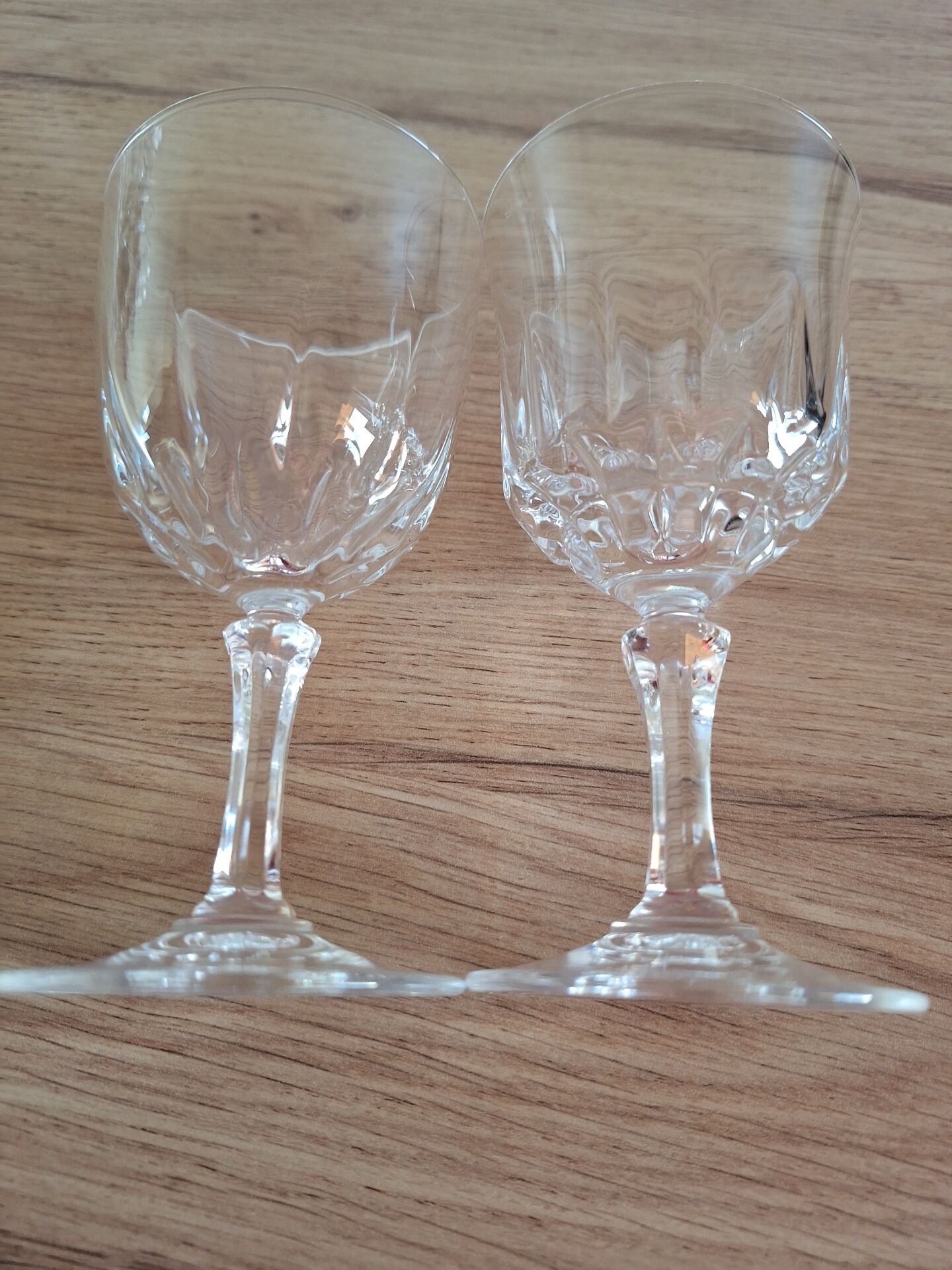 12 crystal glasses from Arques in 2 different sizes.