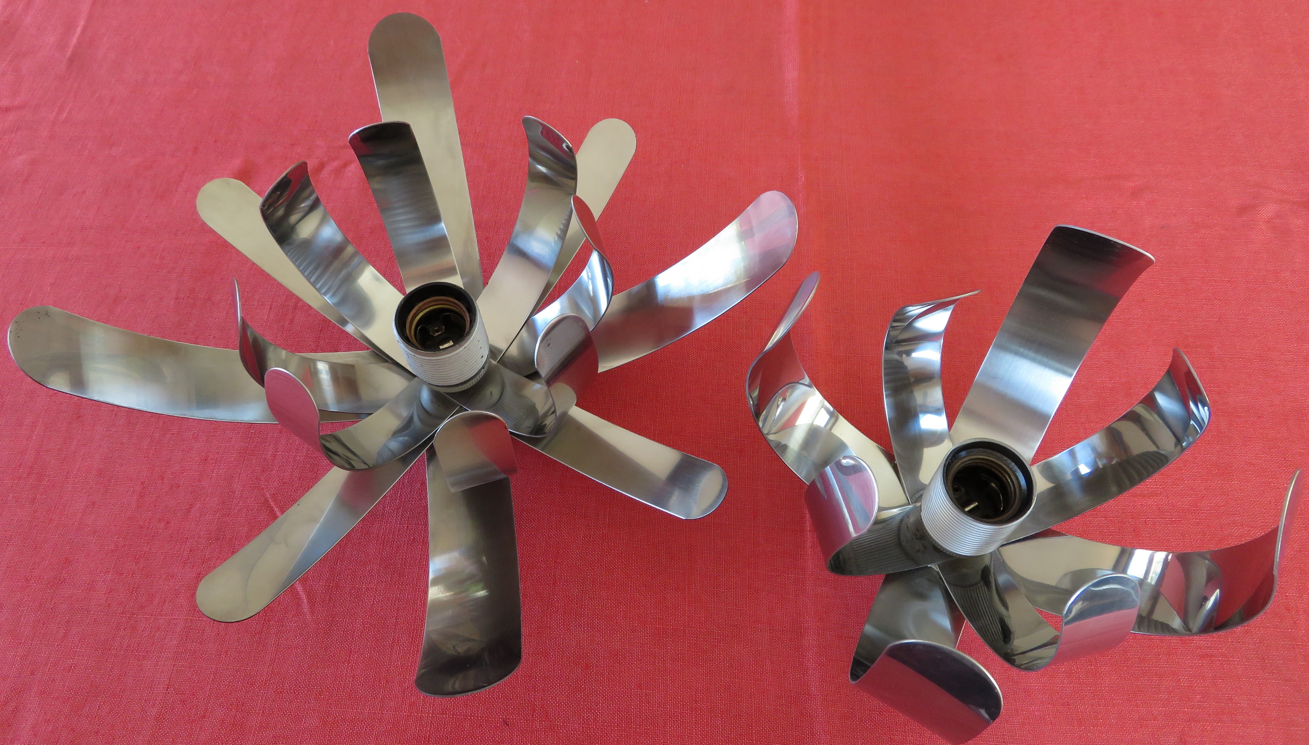 Ceiling light with 8 petals of metal - 70s