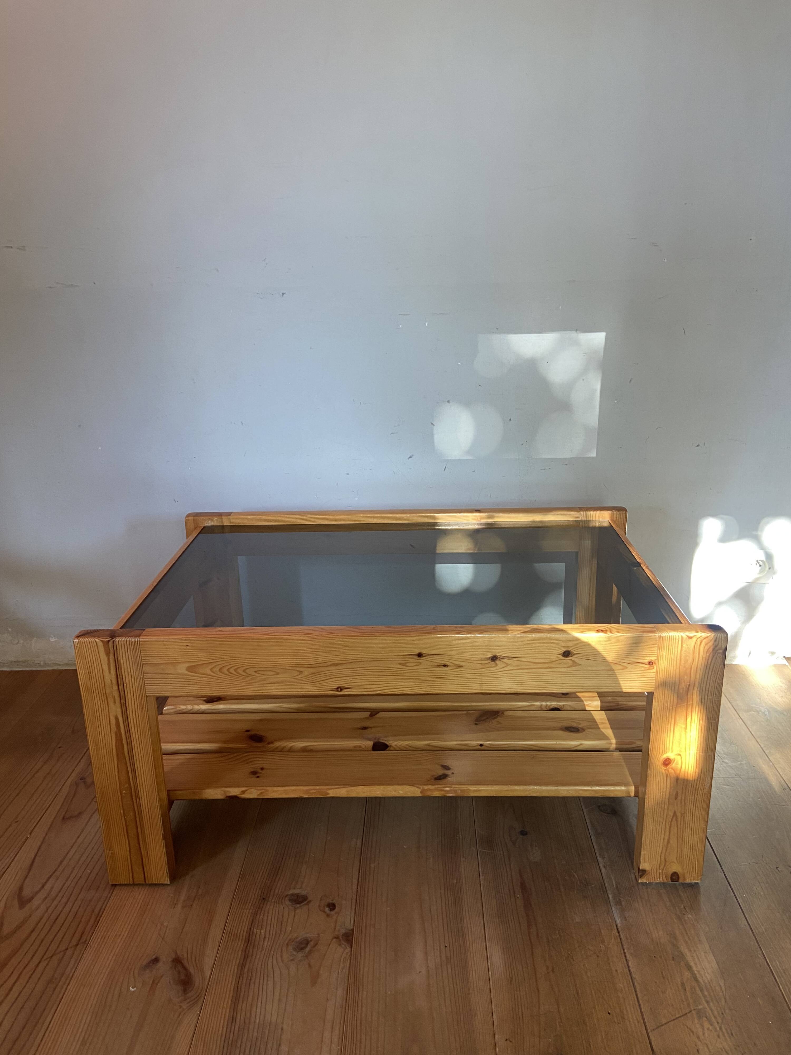 Vintage coffee table in pine and smoked glass
