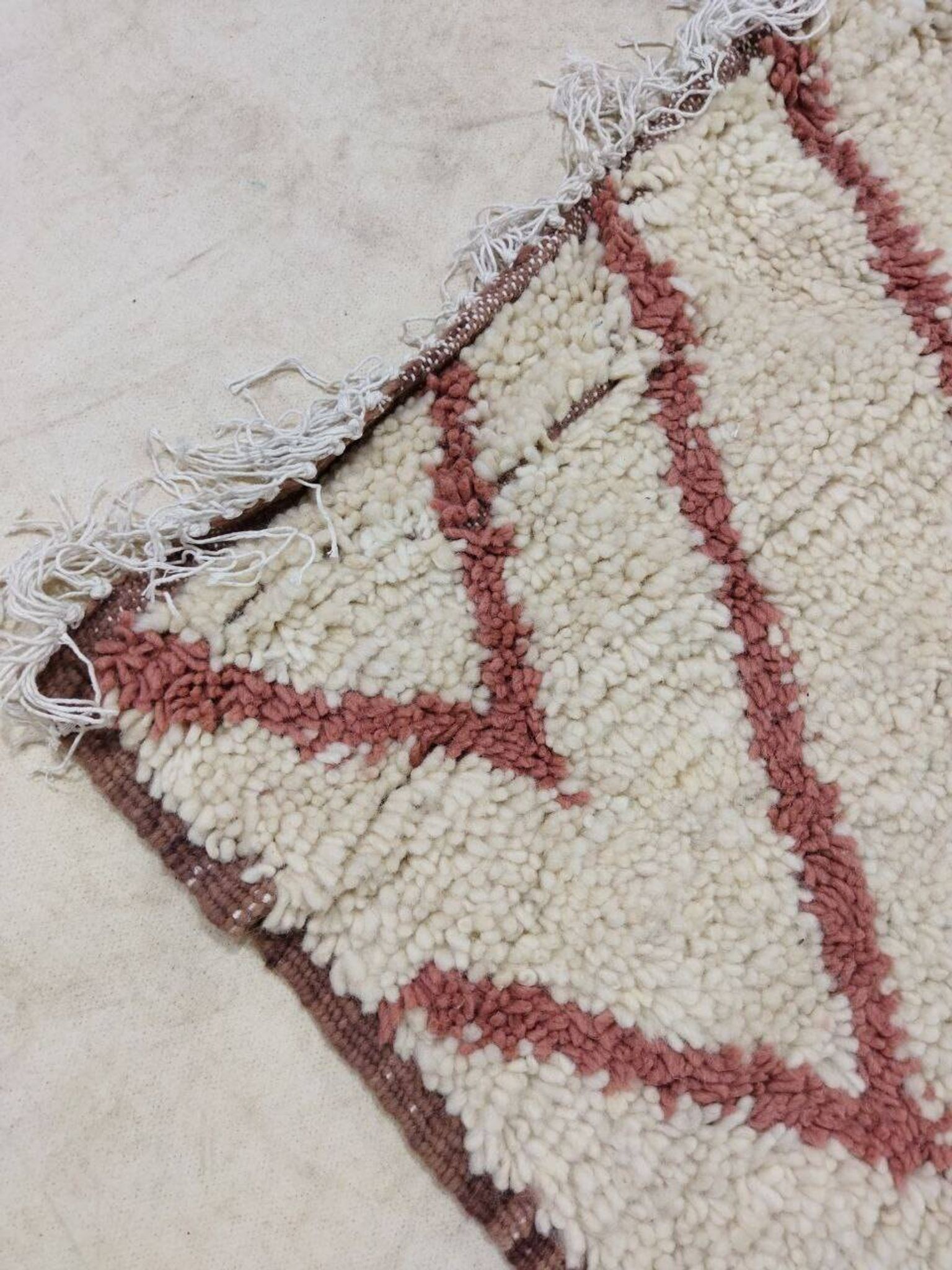 Handmade moroccan berber rug 160 x 128 cm