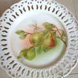 2 Decorative plates with openwork rim