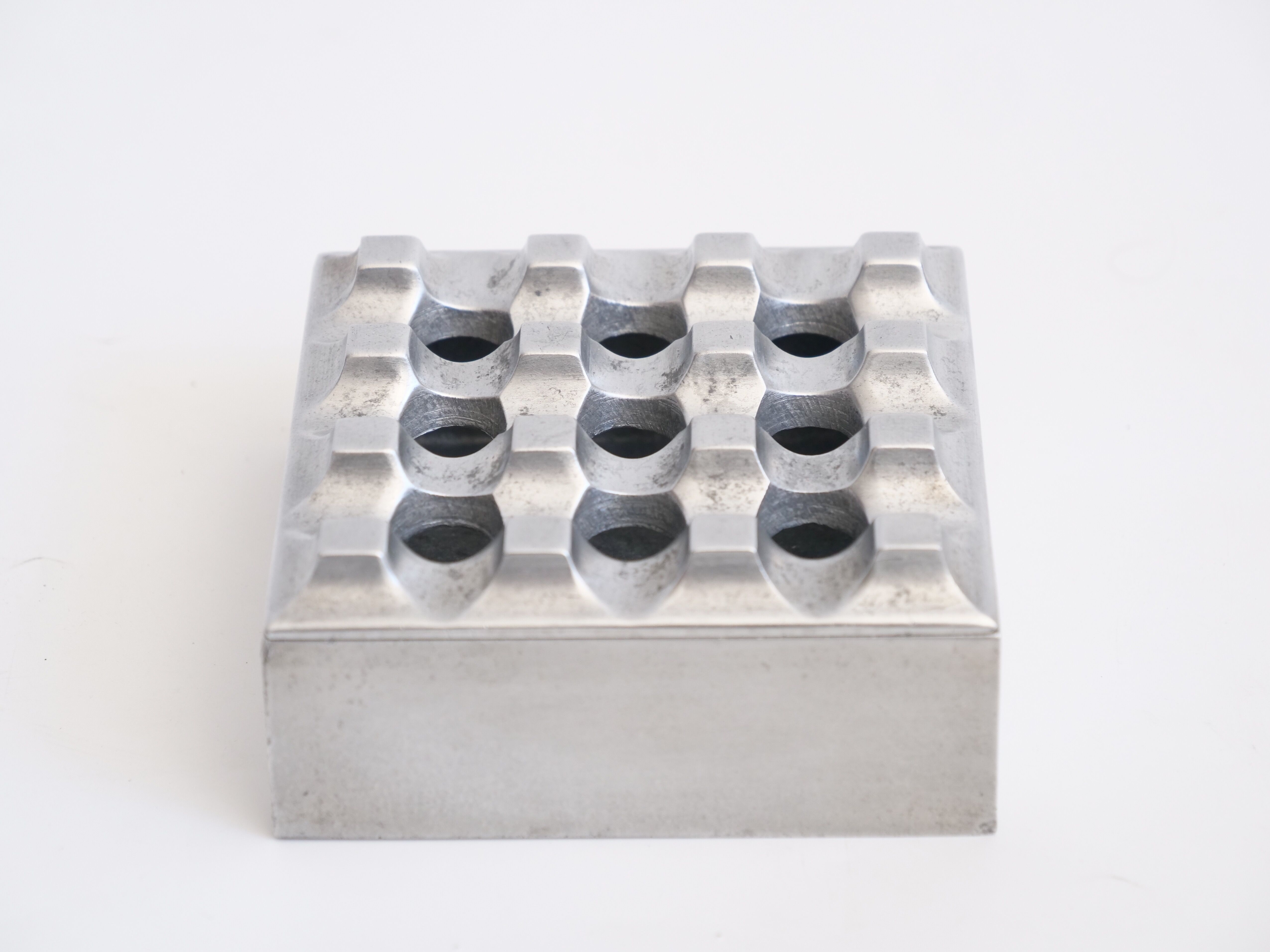 Ashtray of 196 by Swedish designer Holger Backstrom for Industrial Diverse Tin