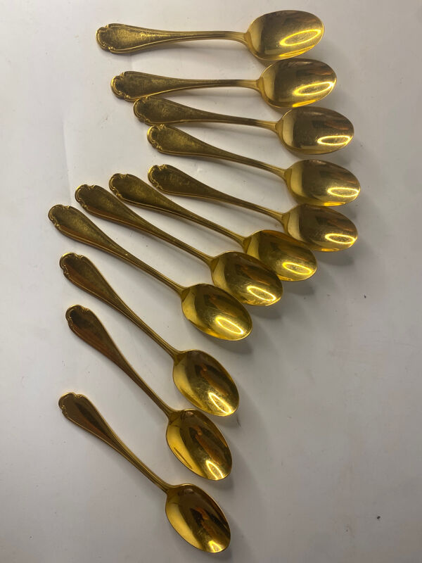 12 petites cuillères en vermeil