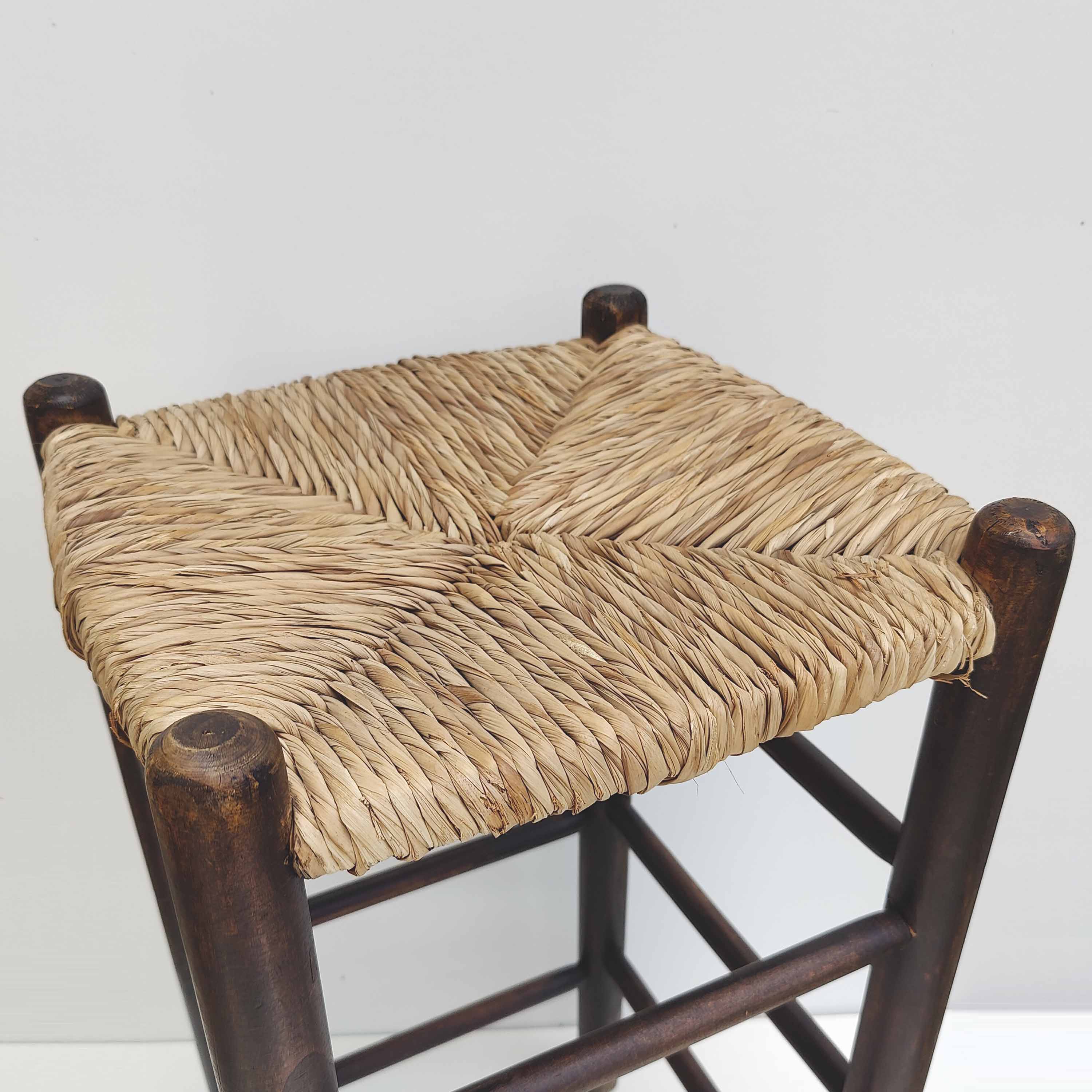 Blackened wooden bar top stool with mulched seat