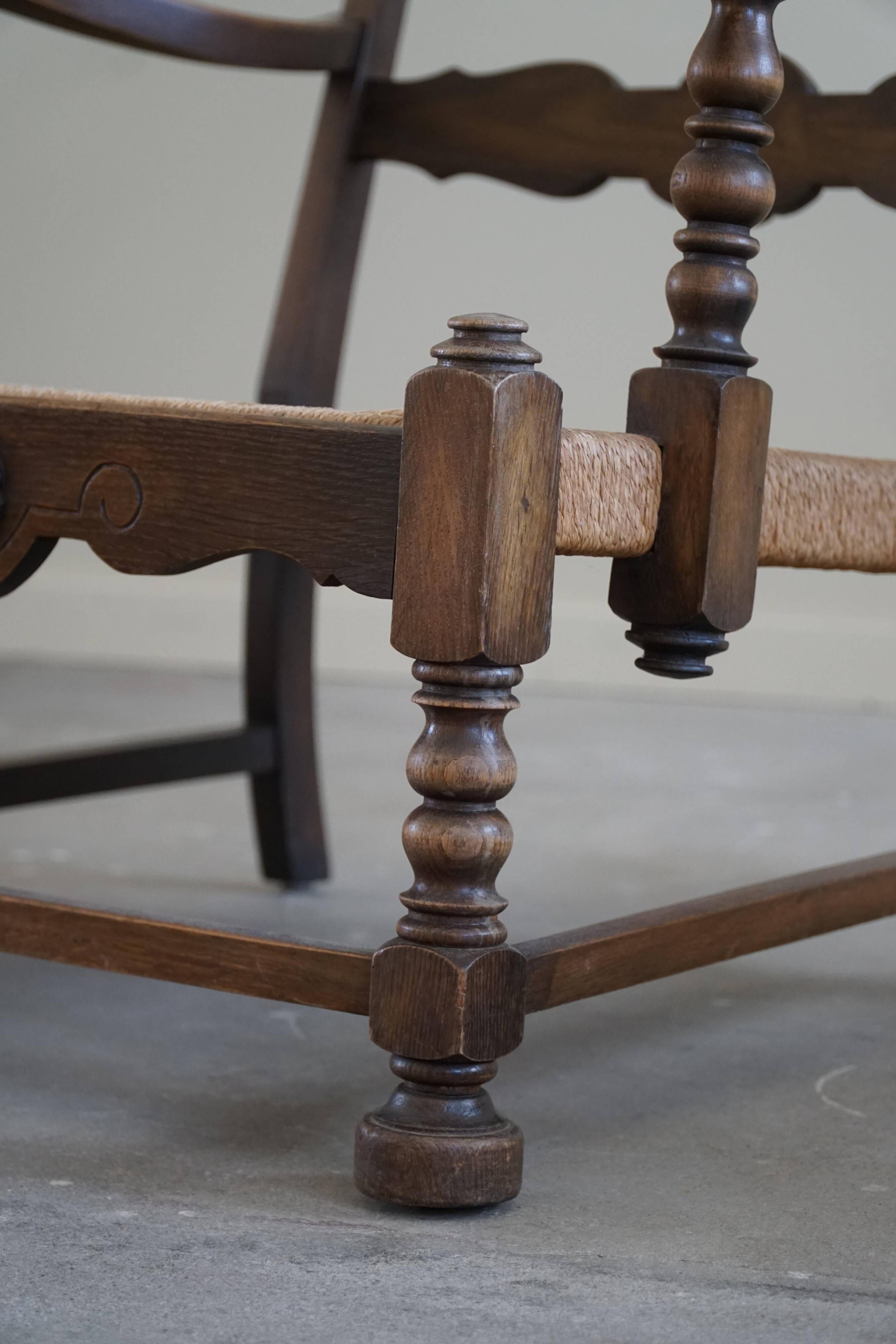 A pair of modern and sculptural vintage Danish armchairs in oak and papercord, 1940s.