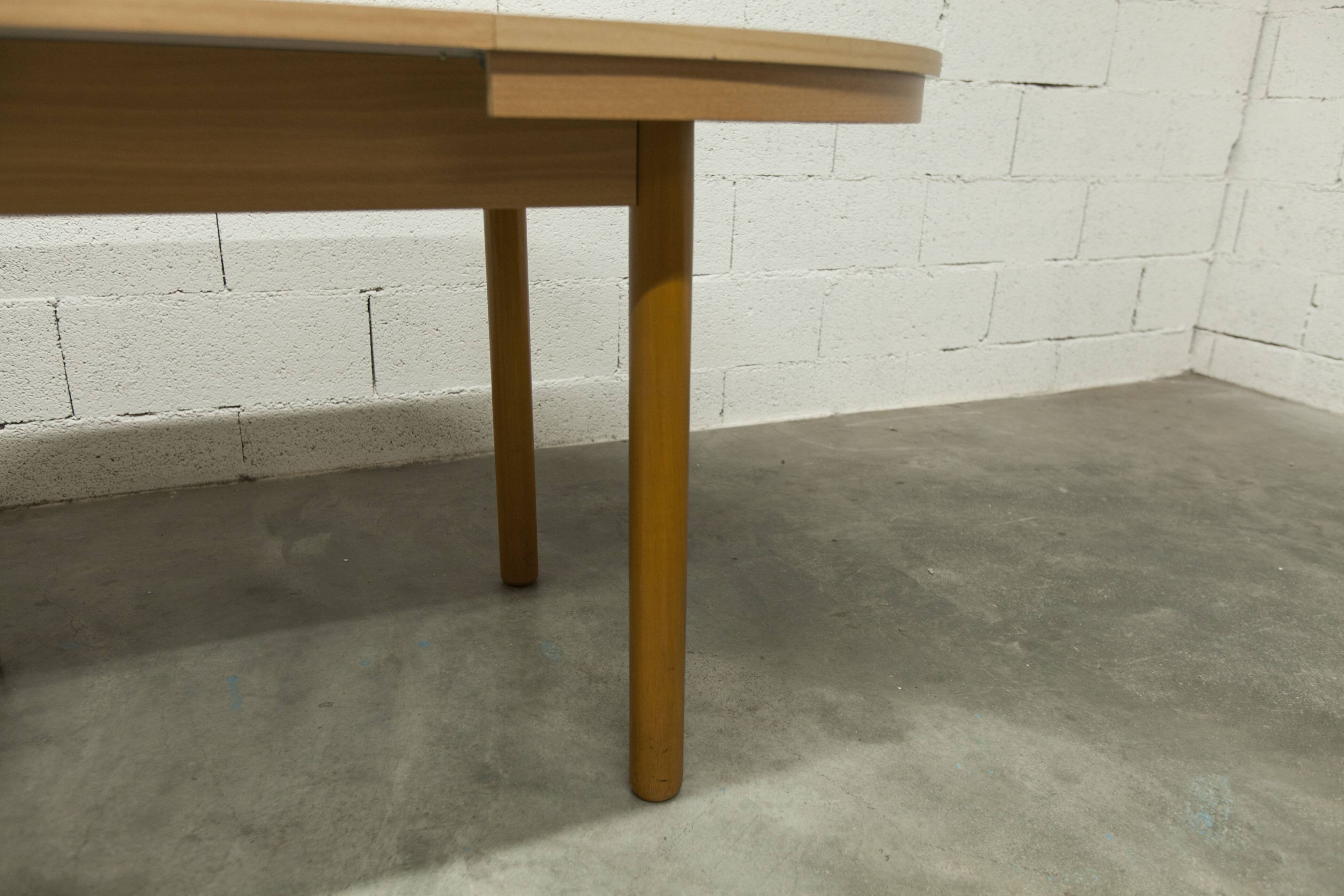 Modernist convertible oval table set and 4 matching chairs 1990