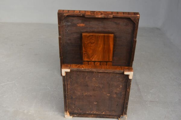 Guéridon carré Art déco 1930 marqueté de noyer