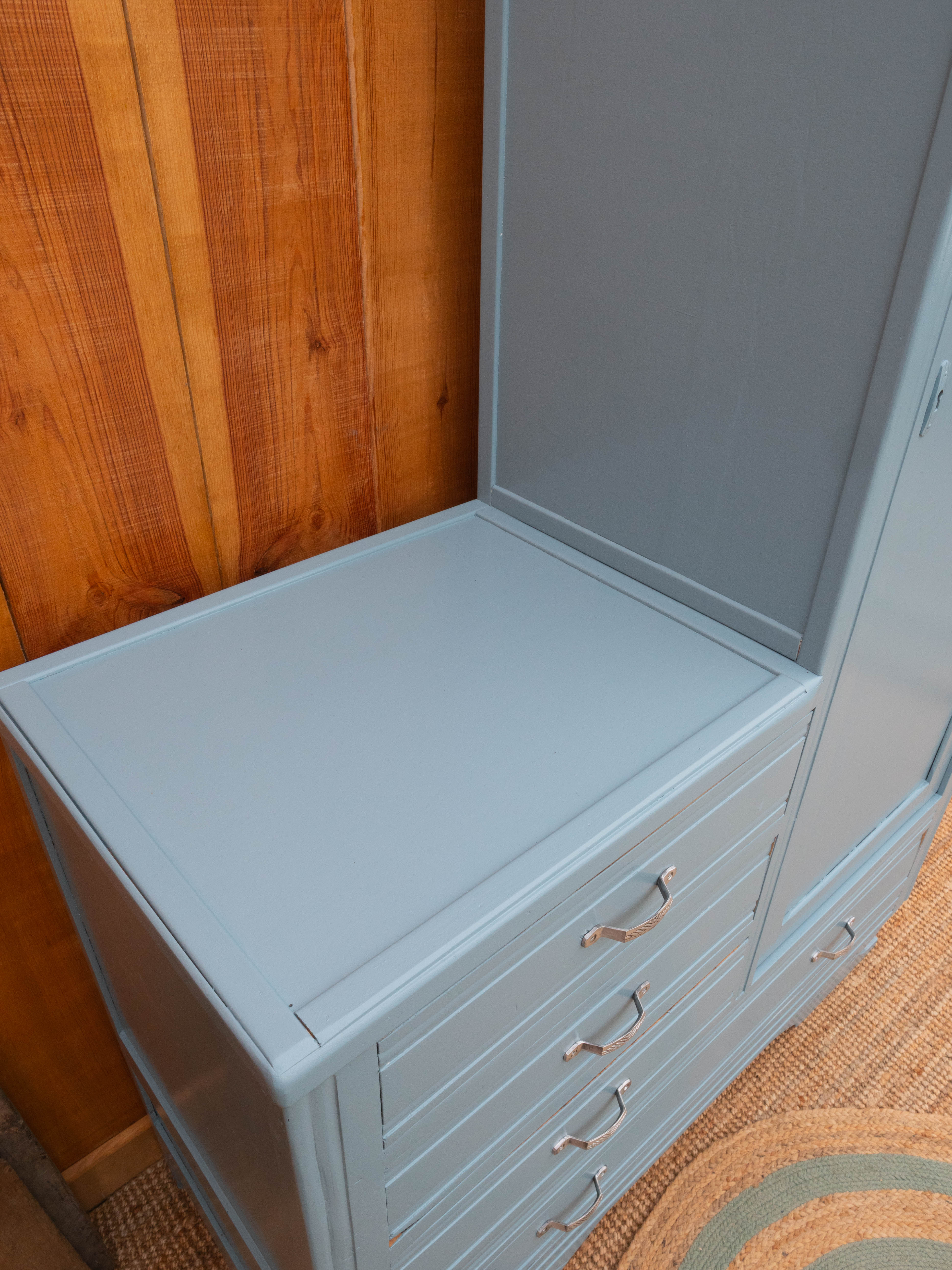 Armoire asymétrique