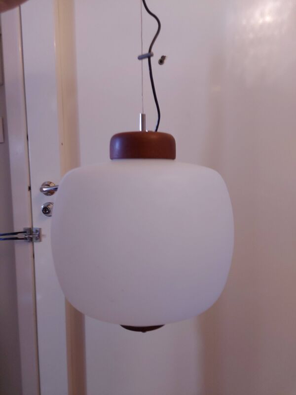 Suspension design 50, 60'S en opaline et teck de  Goffredo Reggiani .