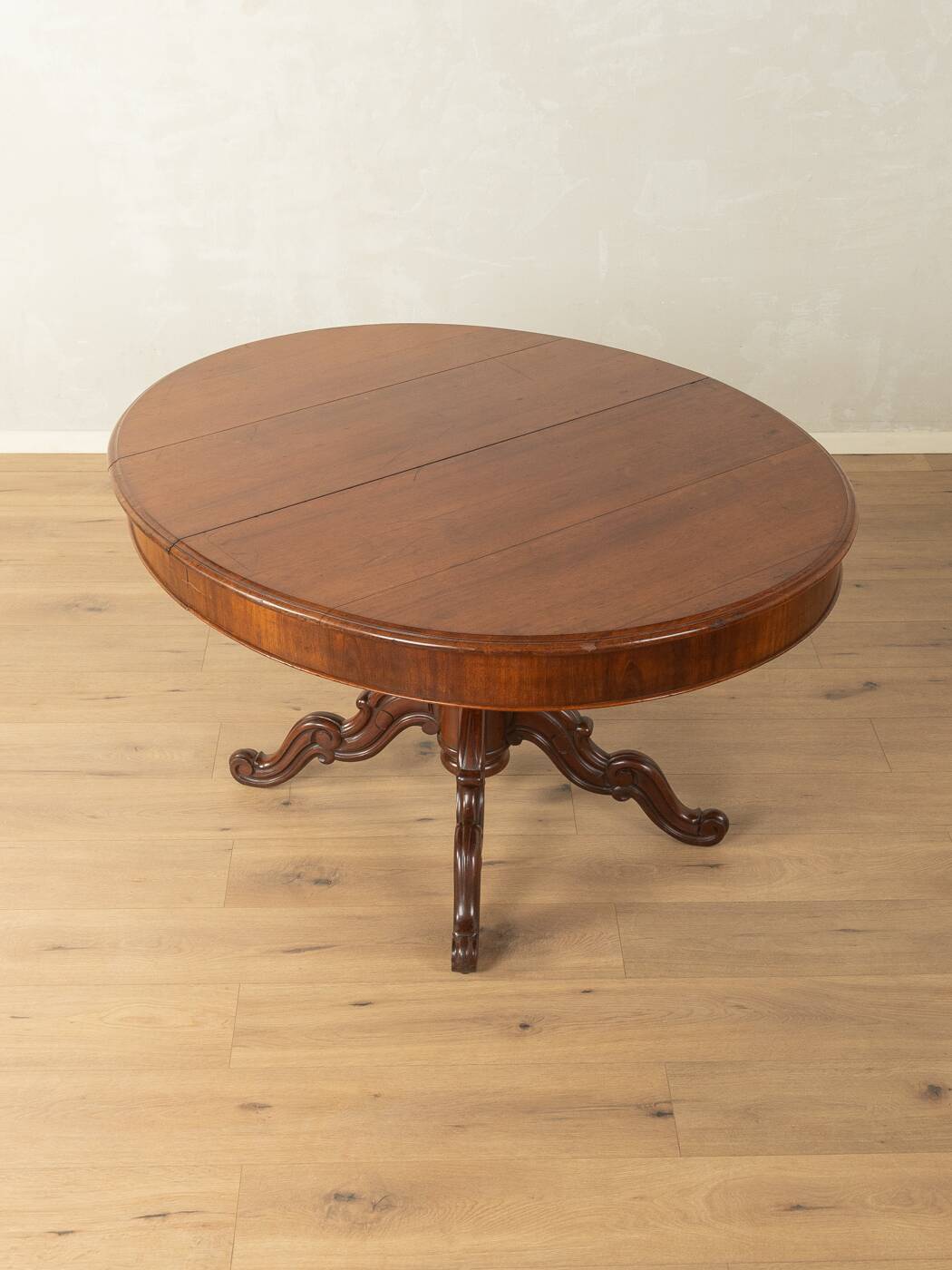Antique extendable table before 1900