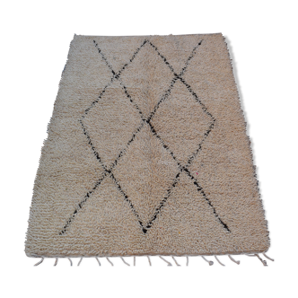 Beni Ouaren carpet measuring 177x125 cm