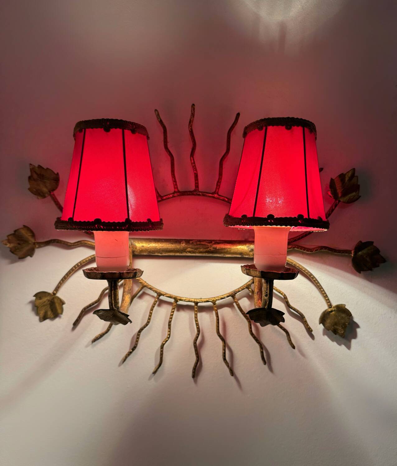 Applique soleil feuillage dorée années 60