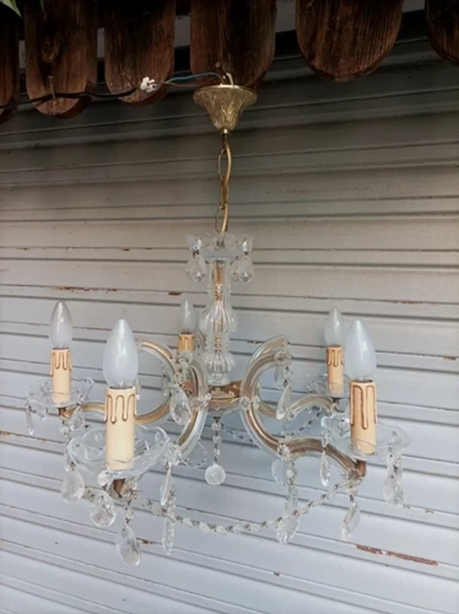Very beautiful Venetian chandelier with 5 lights / complete and in working condition.