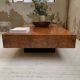 Table basse italienne laque loupe d’orme