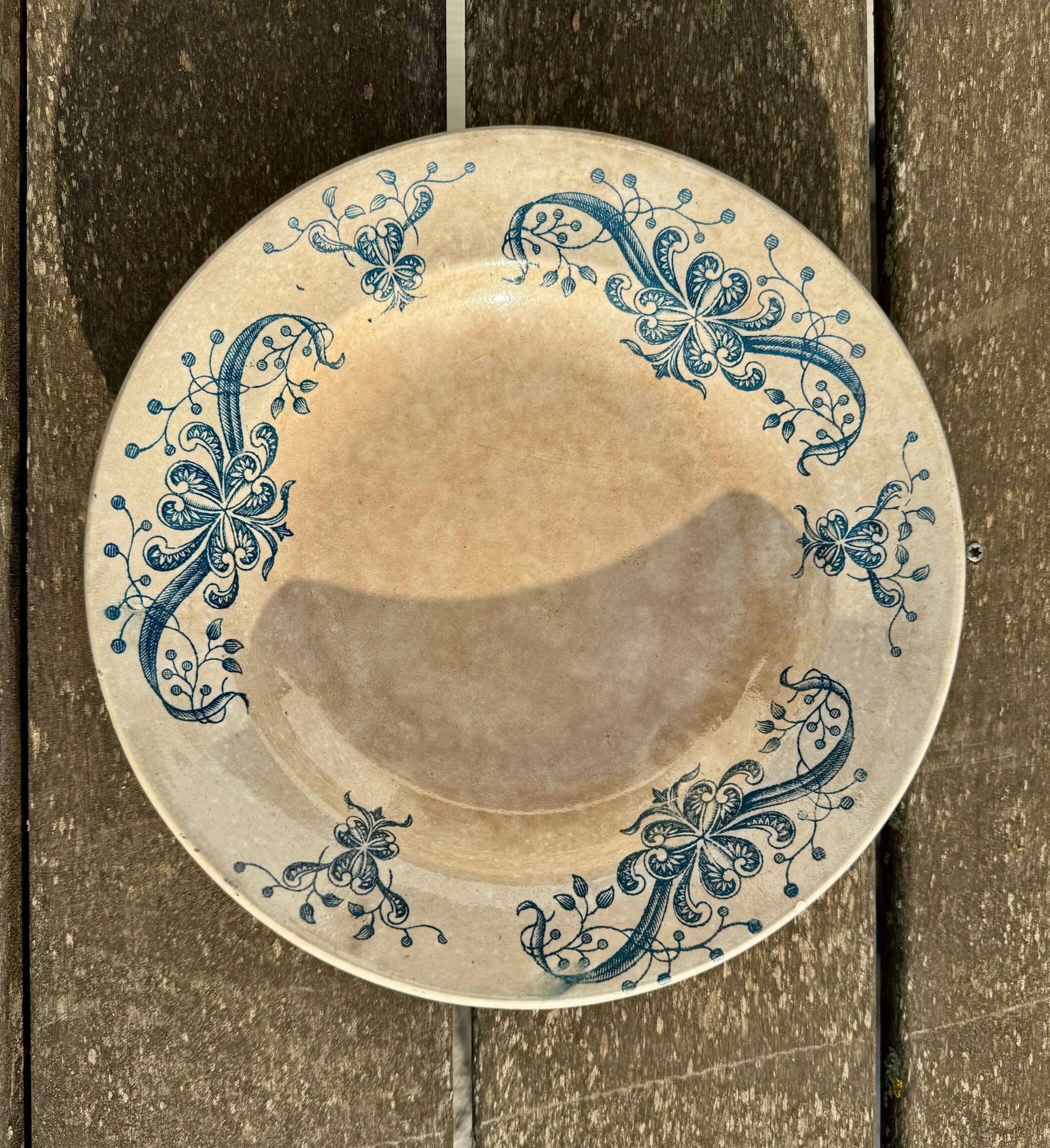 Shallow dish from Lyon faience