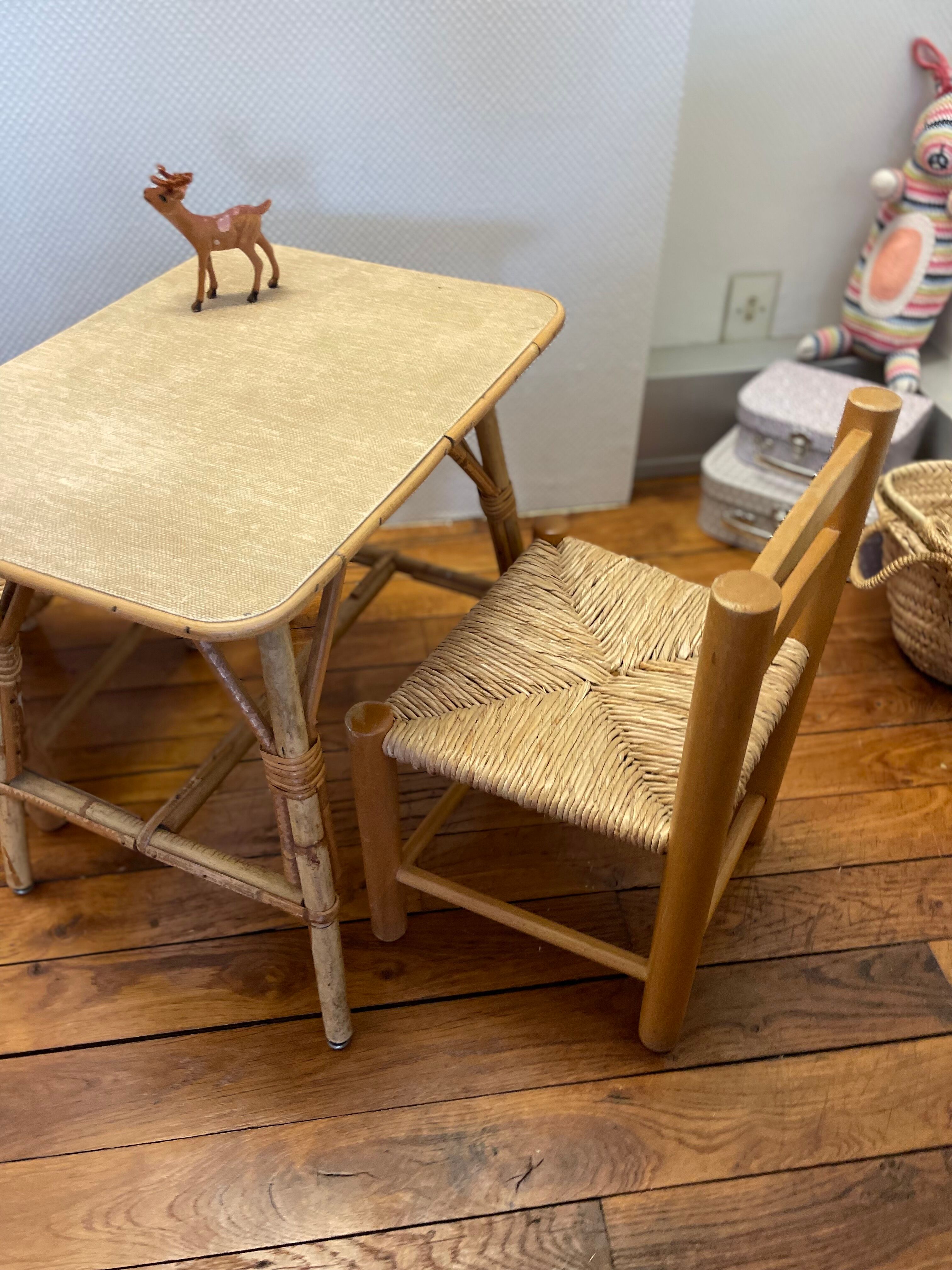 Vintage children's chair in wood and straw