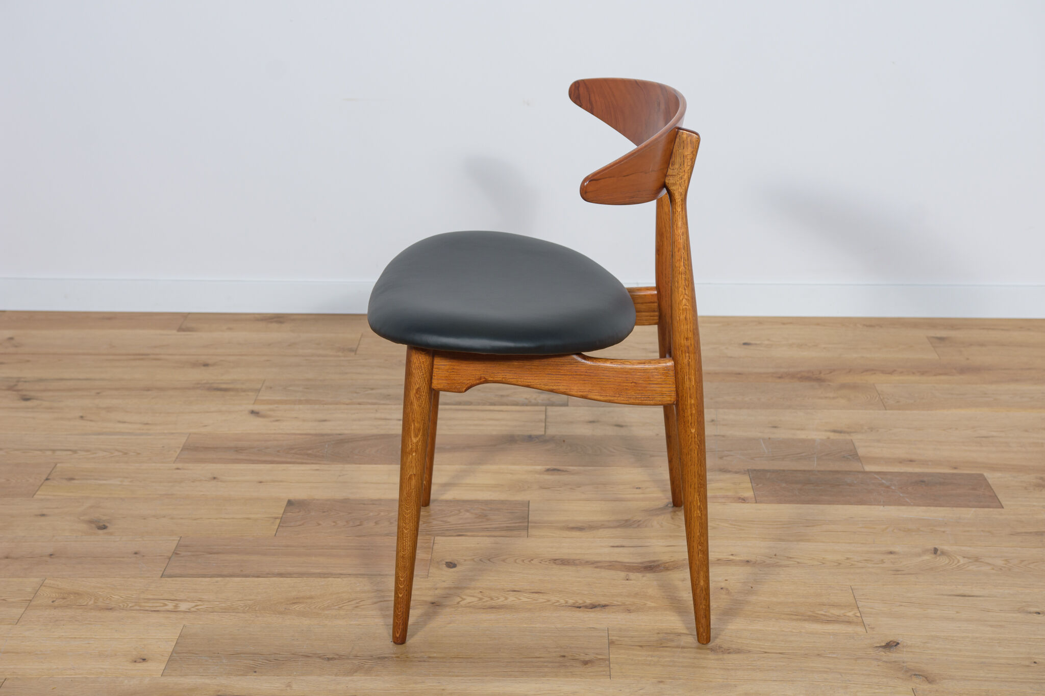 Mid century danish ch33 dining chairs by Hans J. Wegner for Carl Hansen & søn, set of 4