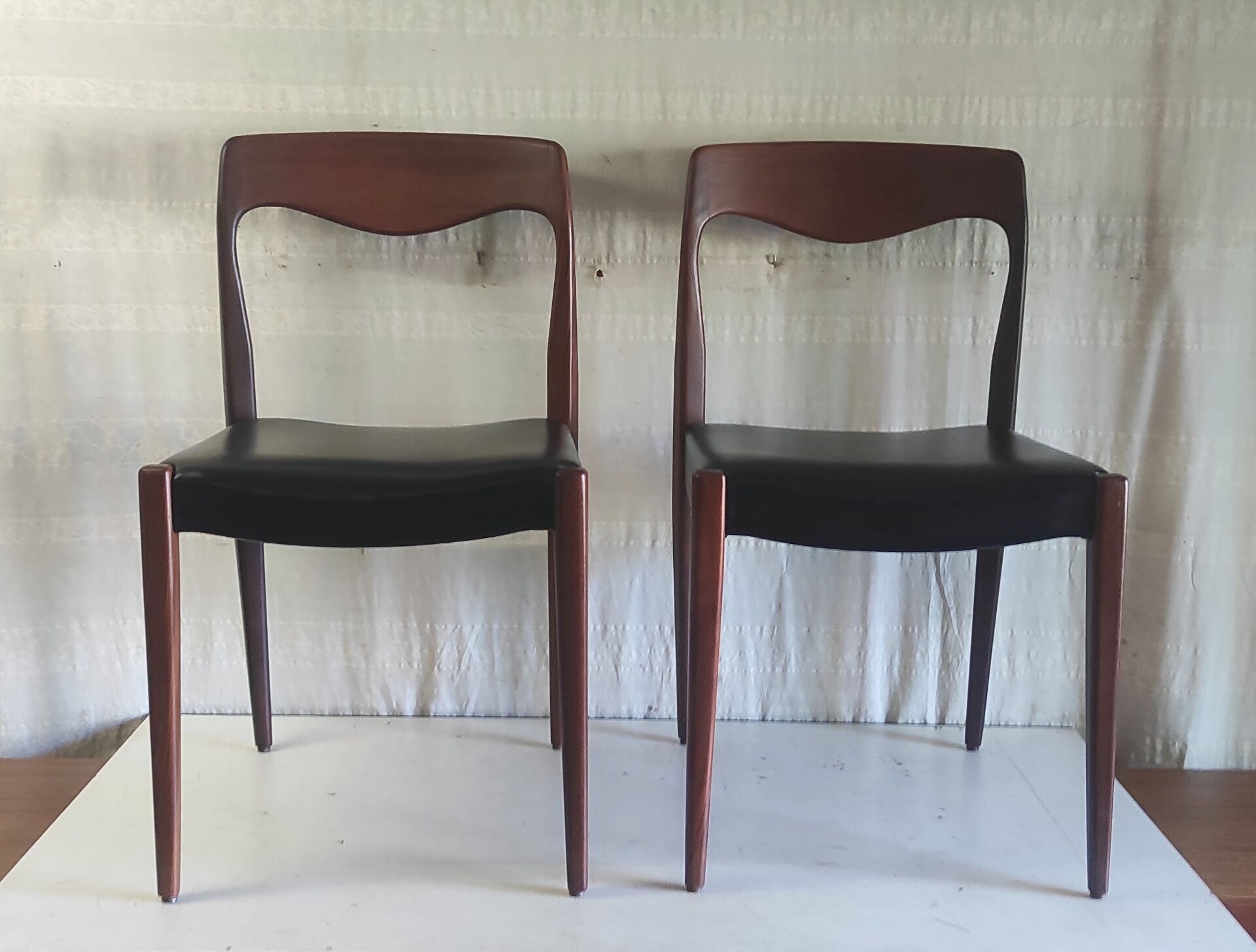 Pair of teak chairs in Scandinavian style - 1960s