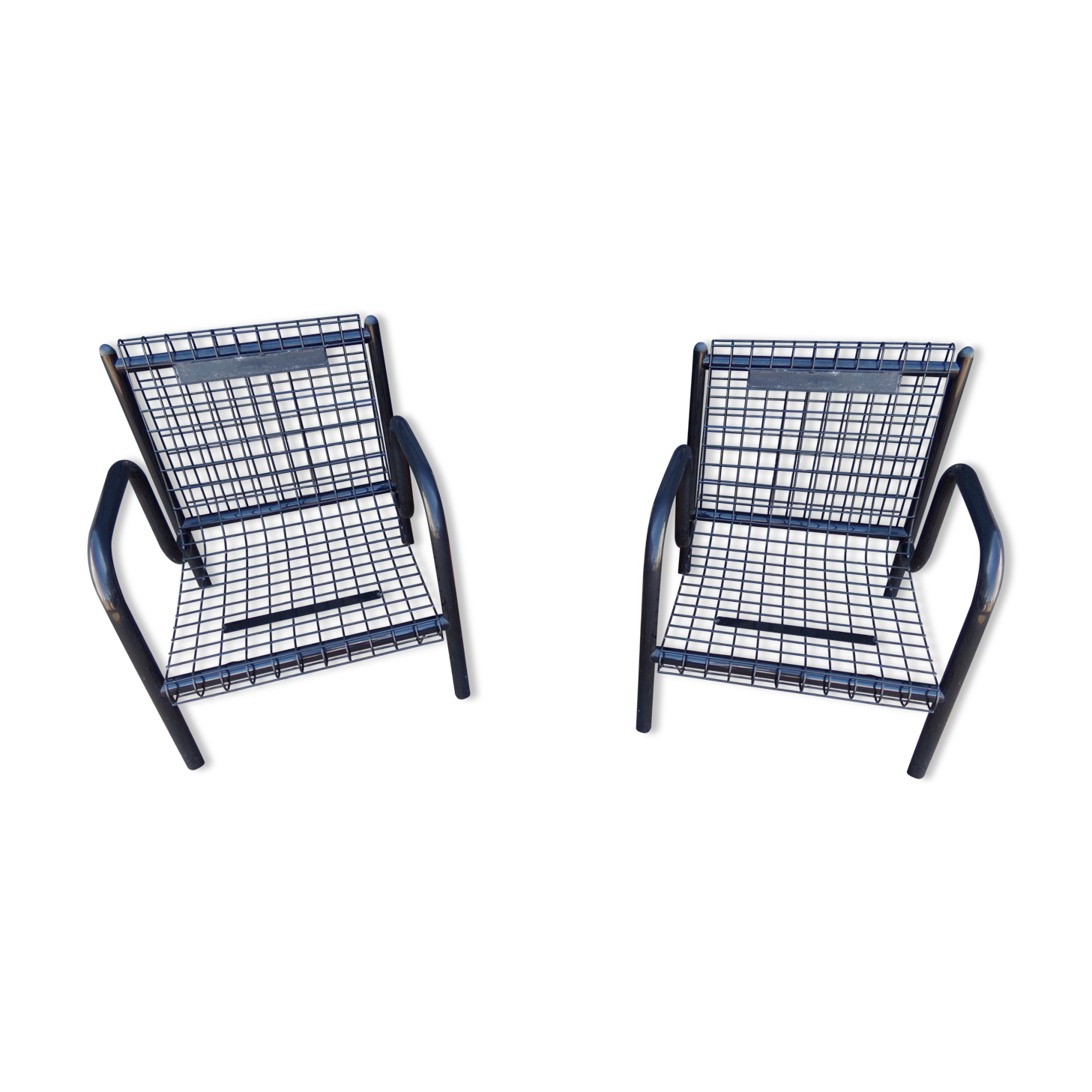Duo de fauteuils noirs "grillage" en métal