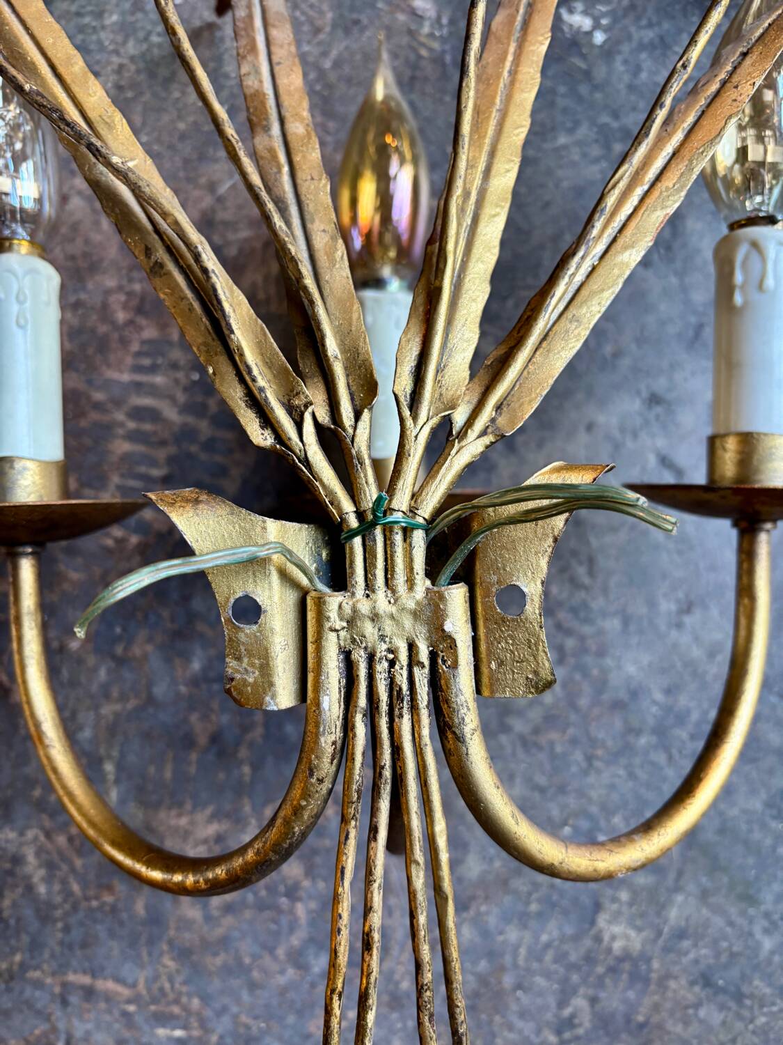 3-light flower wall light in gold metal